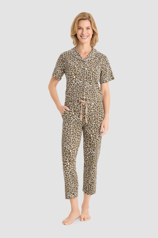 Rösch Lounge Pants on model in Animalprint