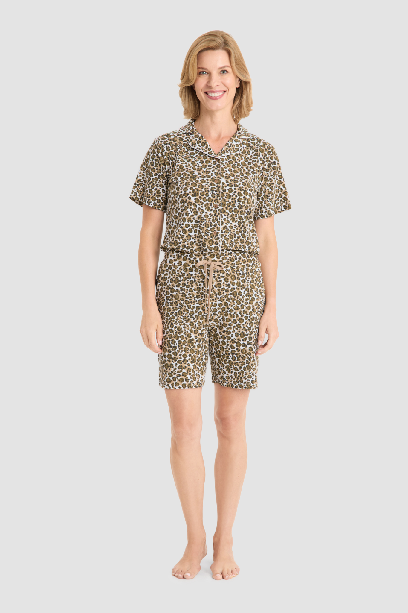 Rösch Lounge Pants on model in Animalprint
