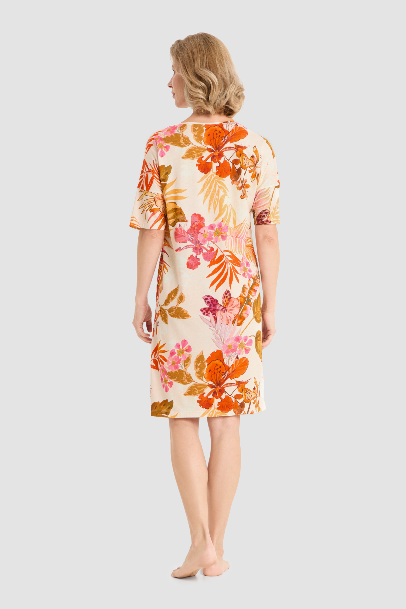 Rösch Nightgown back view in Modern Leaves