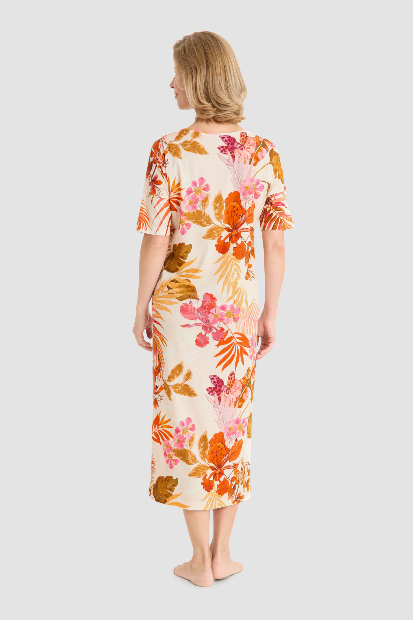 Rösch Nightgown back view in Modern Leaves