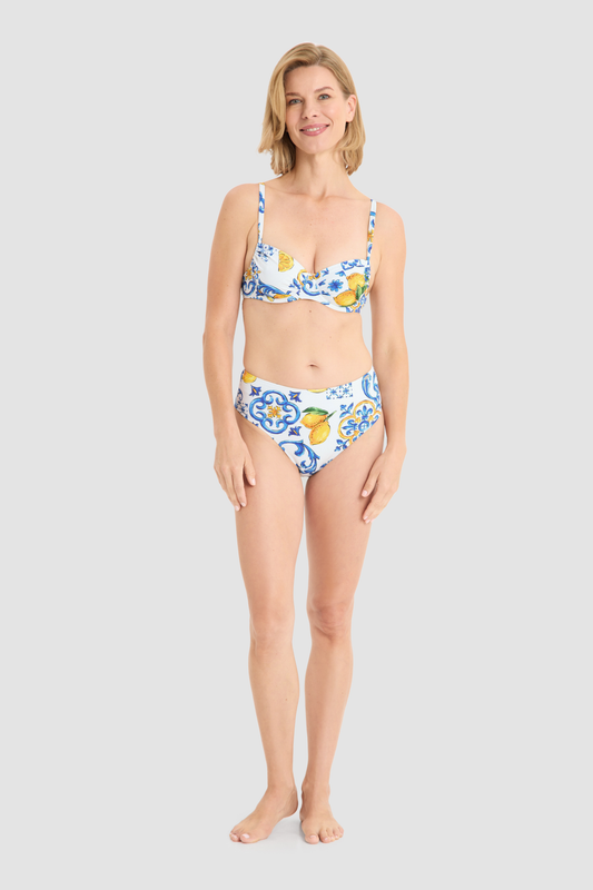 Rösch Bikini on model in Super Lemon
