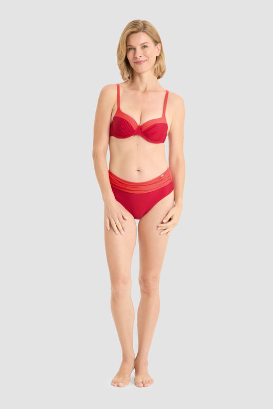 Rösch Bikini on model in Hot Red