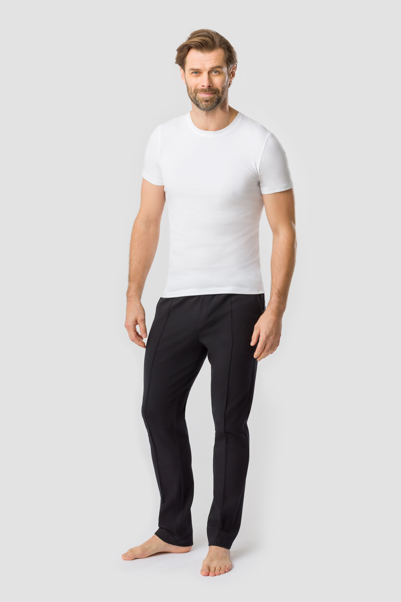 Rösch Lounge Top on model in Weiss