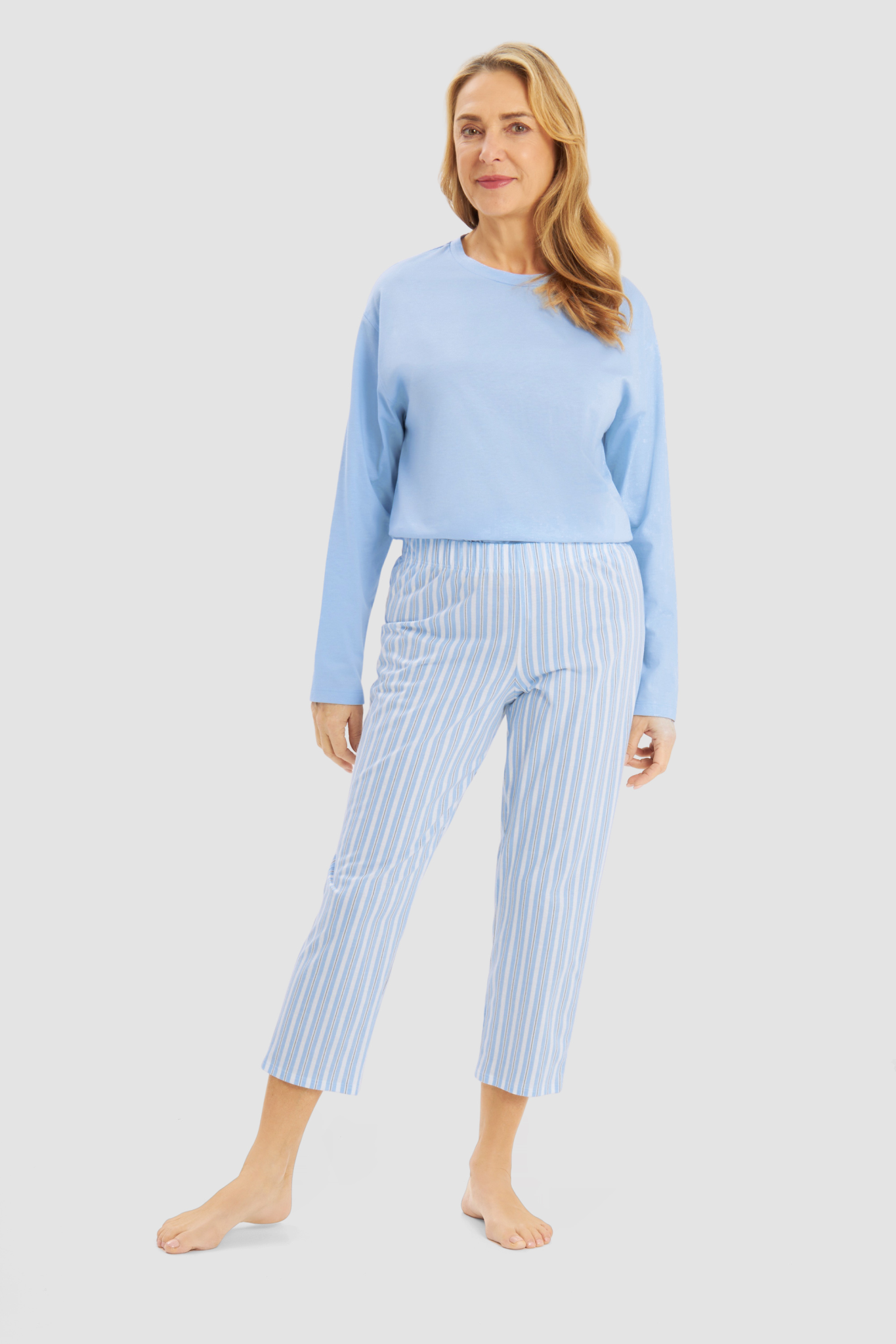 Rösch Lounge Pants on model in Denim Stripes