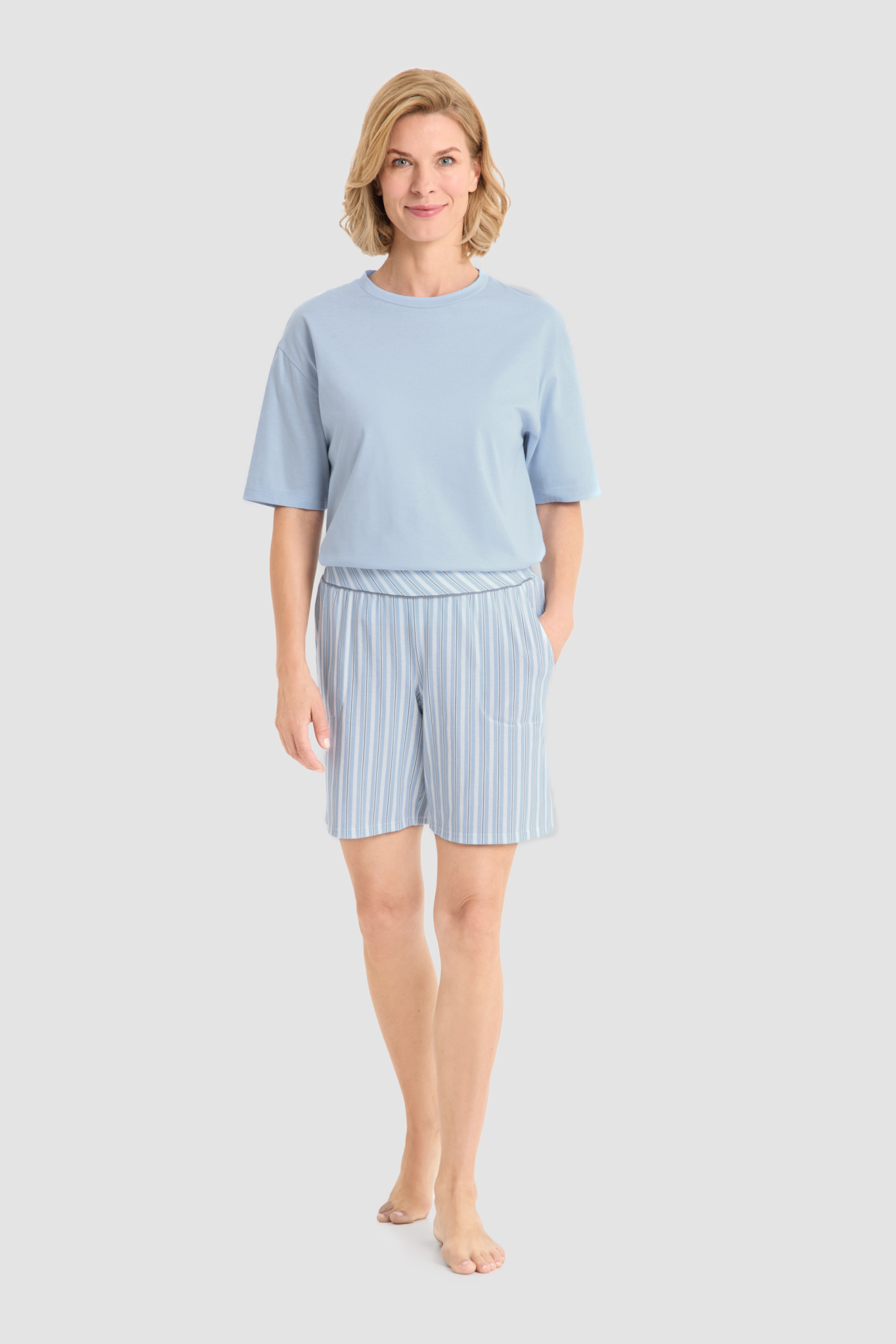 Rösch Lounge Pants on model in Denim Stripes