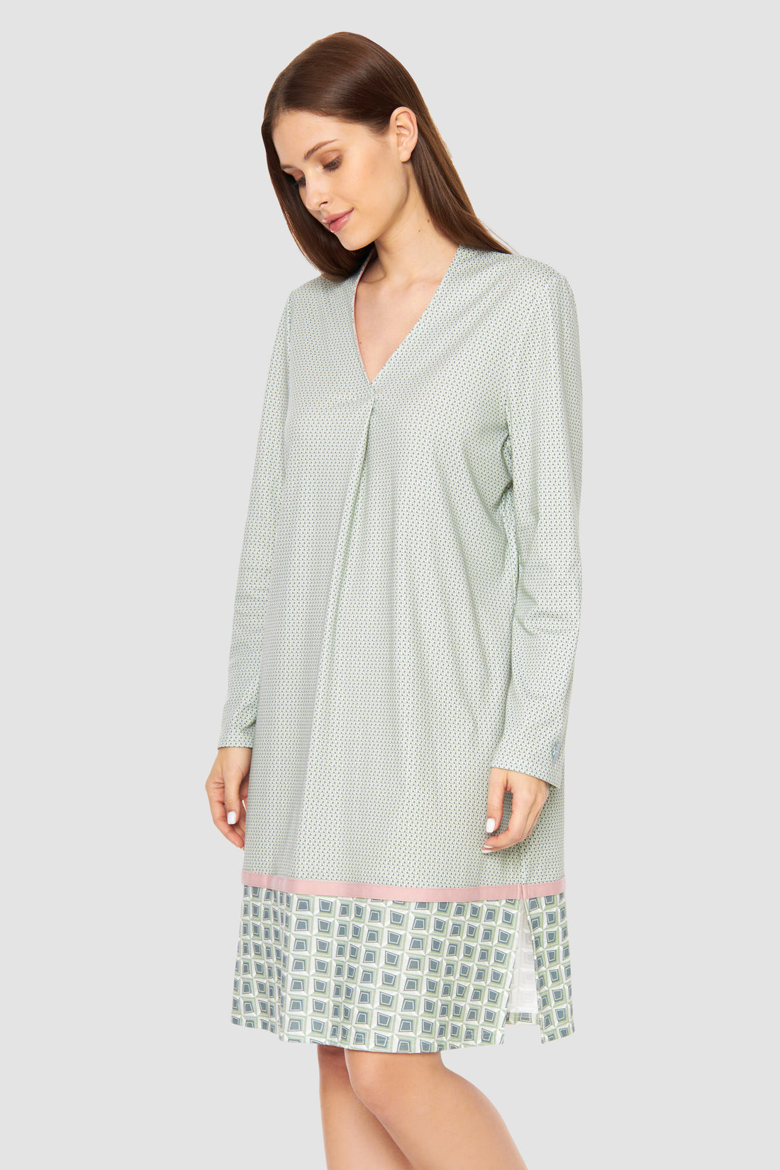 Feraud Night Dress, 1/1 Sleeve, V-Neck Modern Graphic (3231372) Graphic Minimal