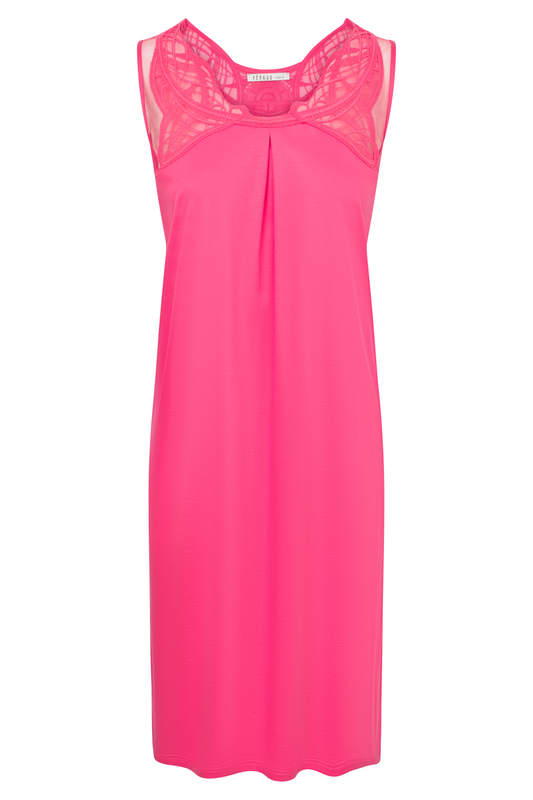 Féraud Nightgown front view in Raspberry
