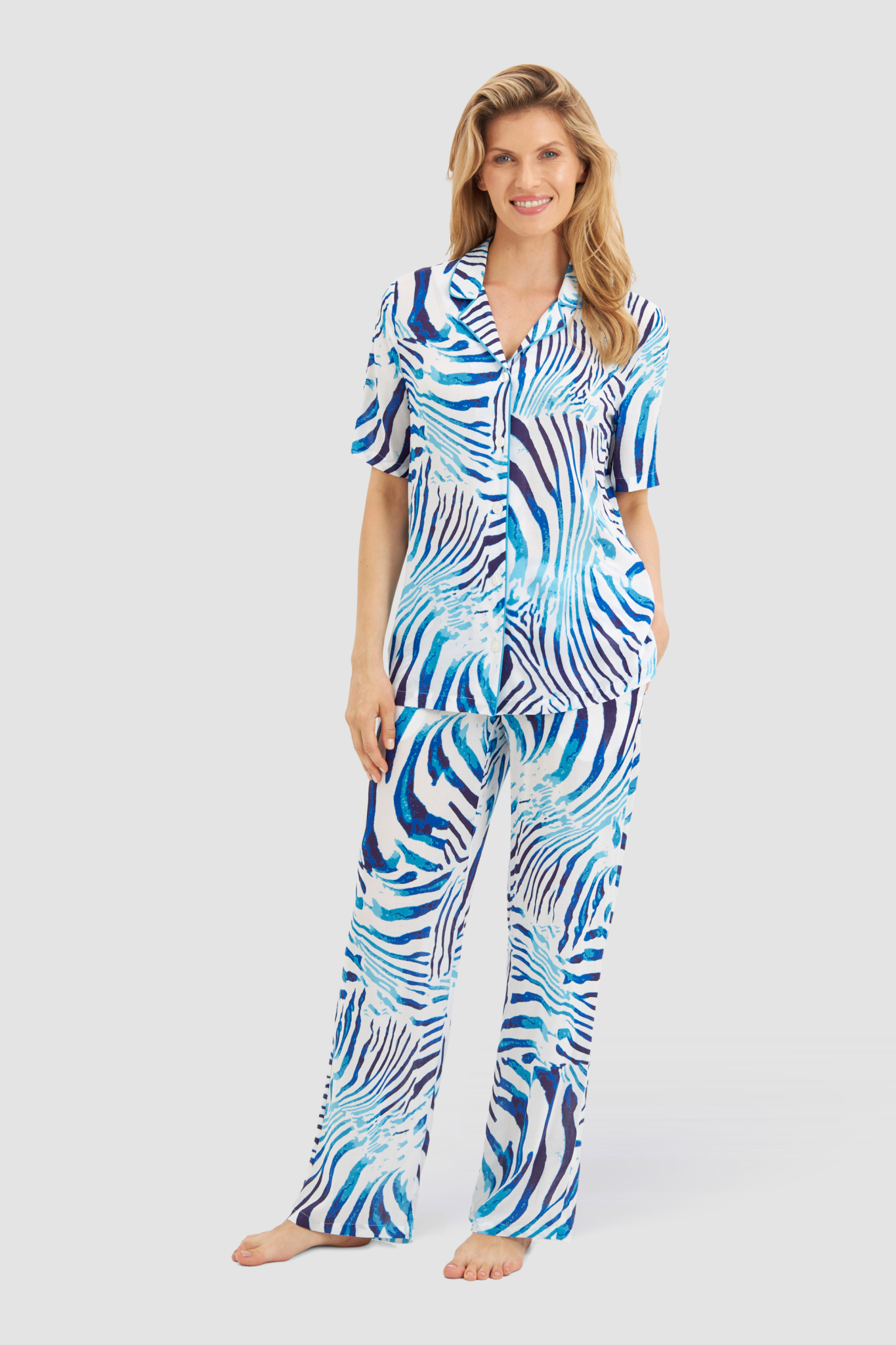 Féraud Lounge Pants on model in Zebra