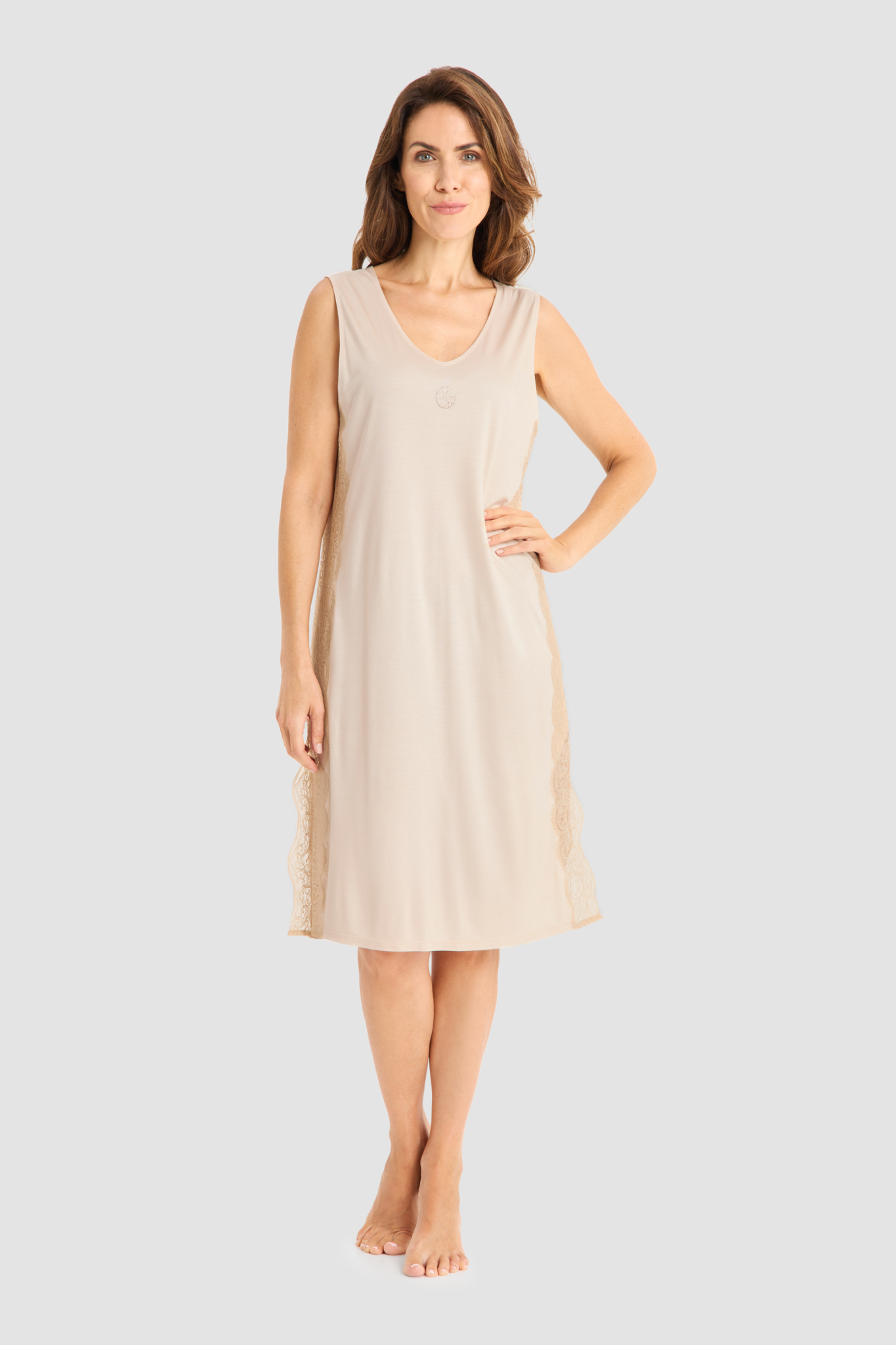 Féraud Nightgown on model in Natur