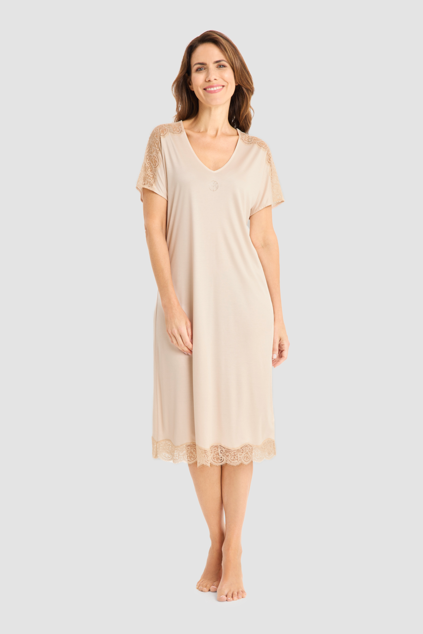 Féraud Nightgown on model in Natur