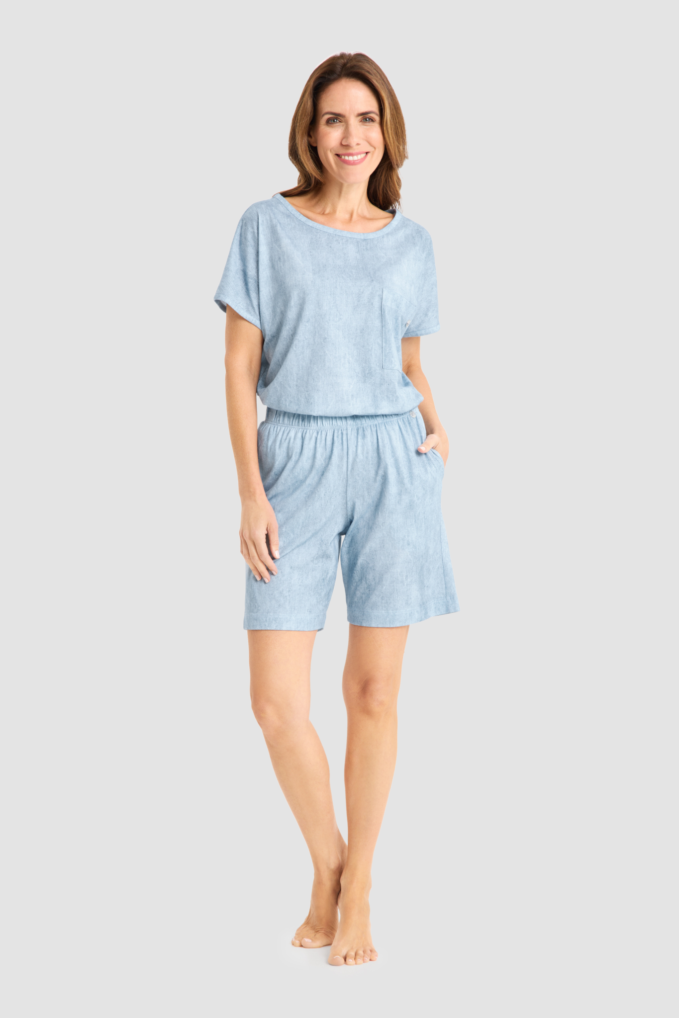 Féraud Lounge Pants on model in Denim