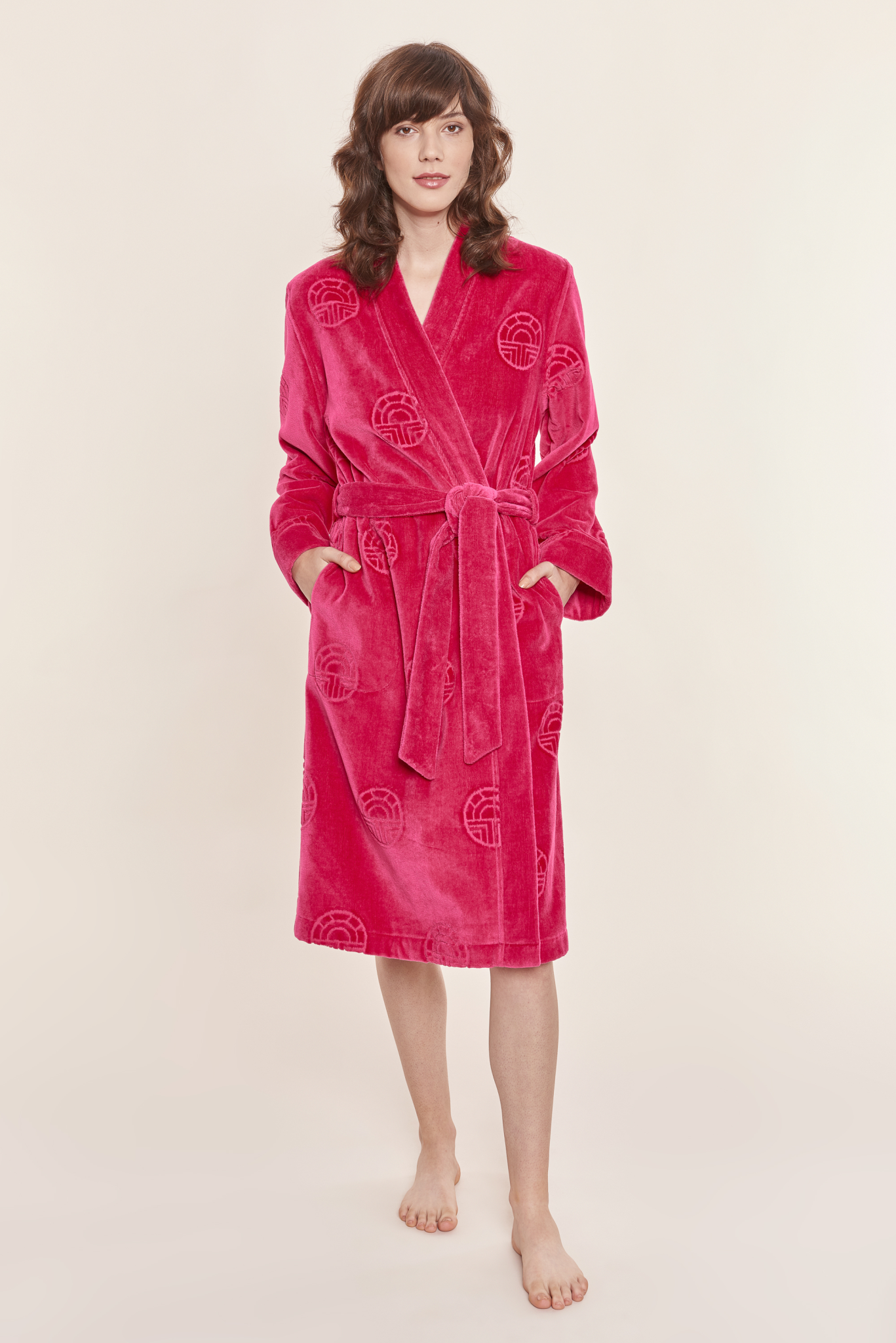 Féraud Robe on model in Pink