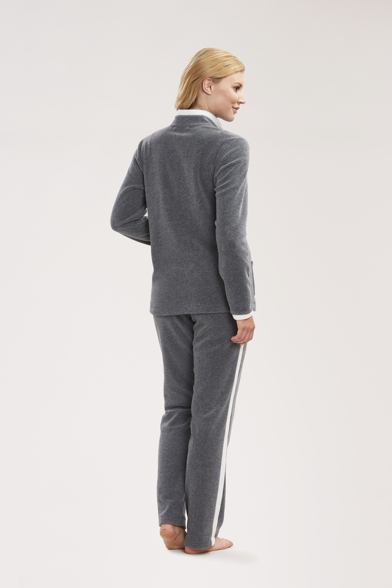 Féraud Lounge Set back view in Heather Dark Grey