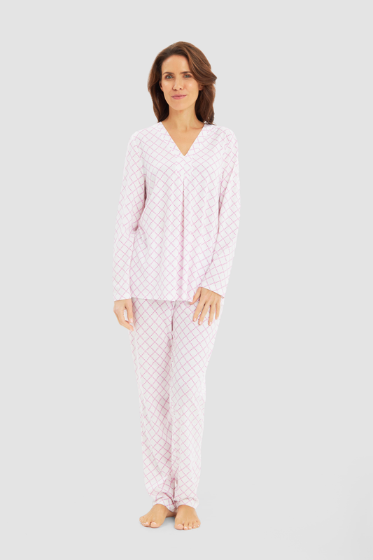 Féraud Pyjamas on model in Logoprint Pink