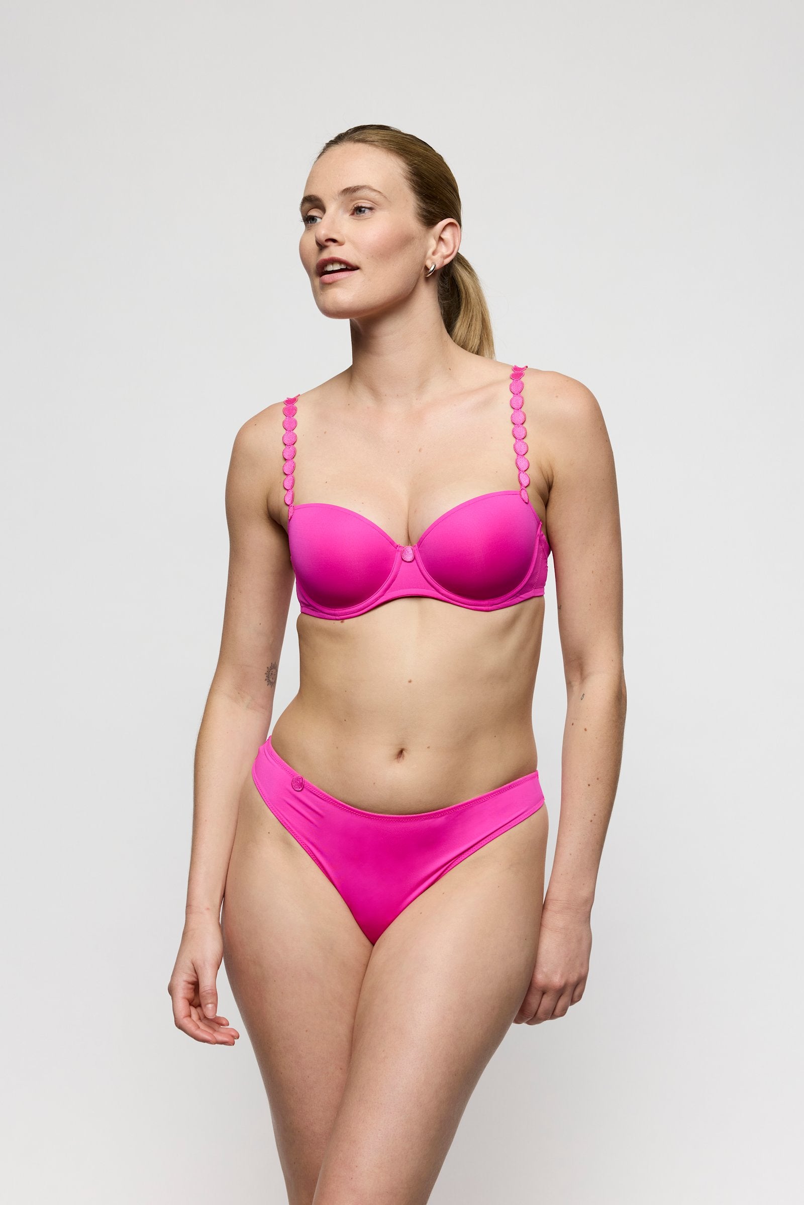Marie Jo Tom Thong styled on model in Influencer Pink