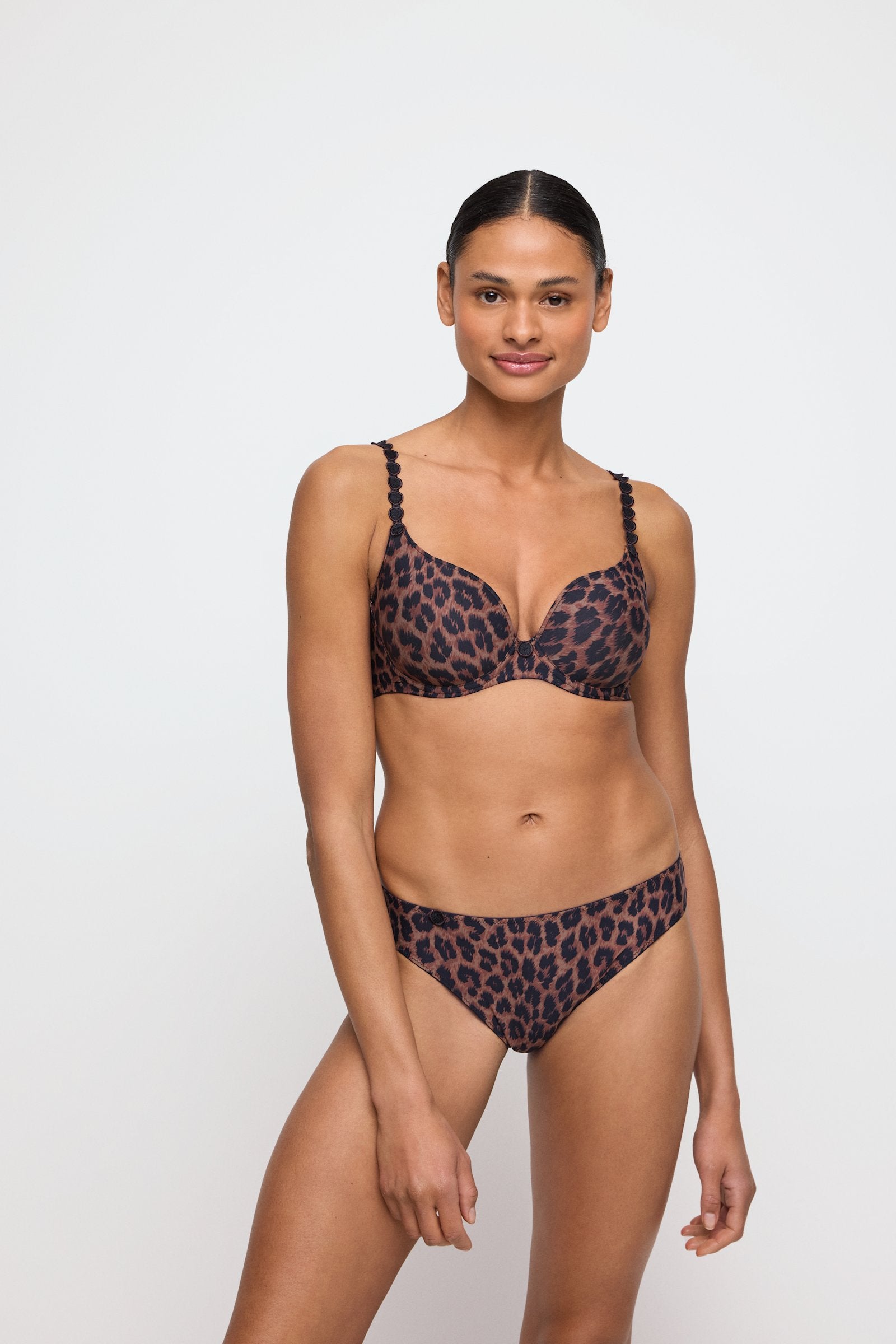 Marie Jo Tom Full Cup Bra styled on model in Fauve