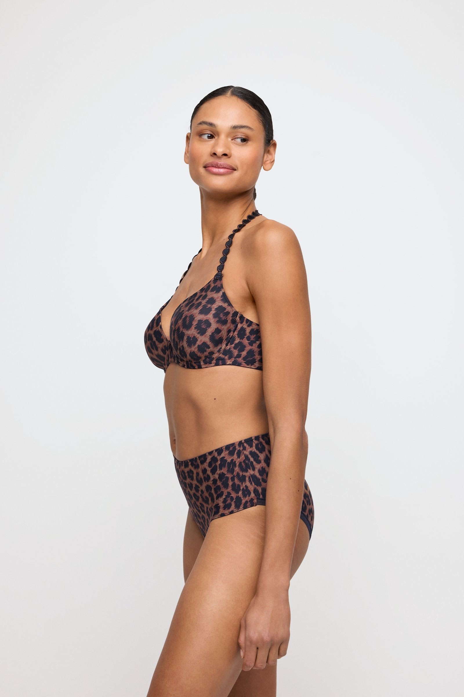 Marie Jo Tom Full Cup Bra styled on model in Fauve