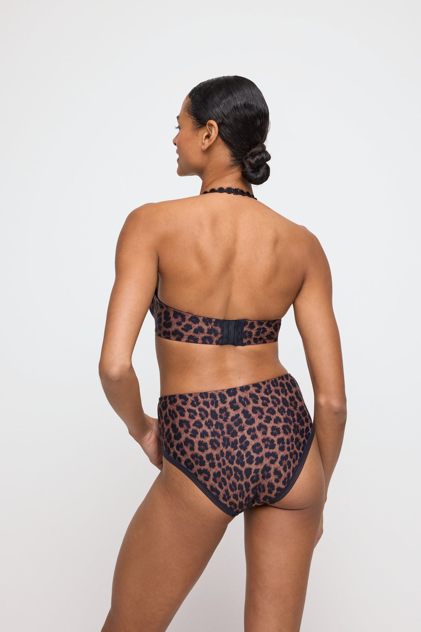Marie Jo Tom Full Cup Bra styled on model in Fauve