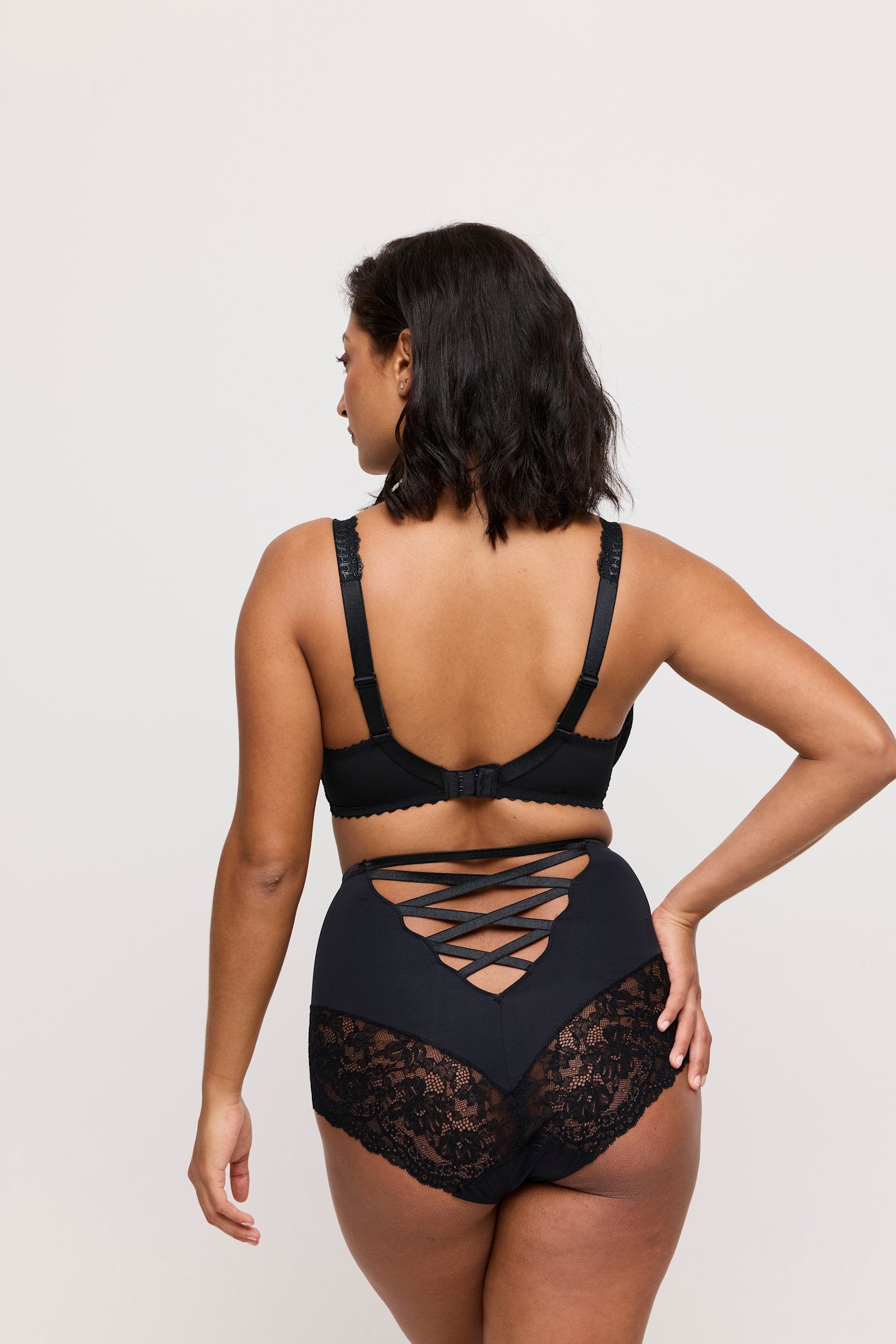 PrimaDonna Shimla Rio Brief on model in Black