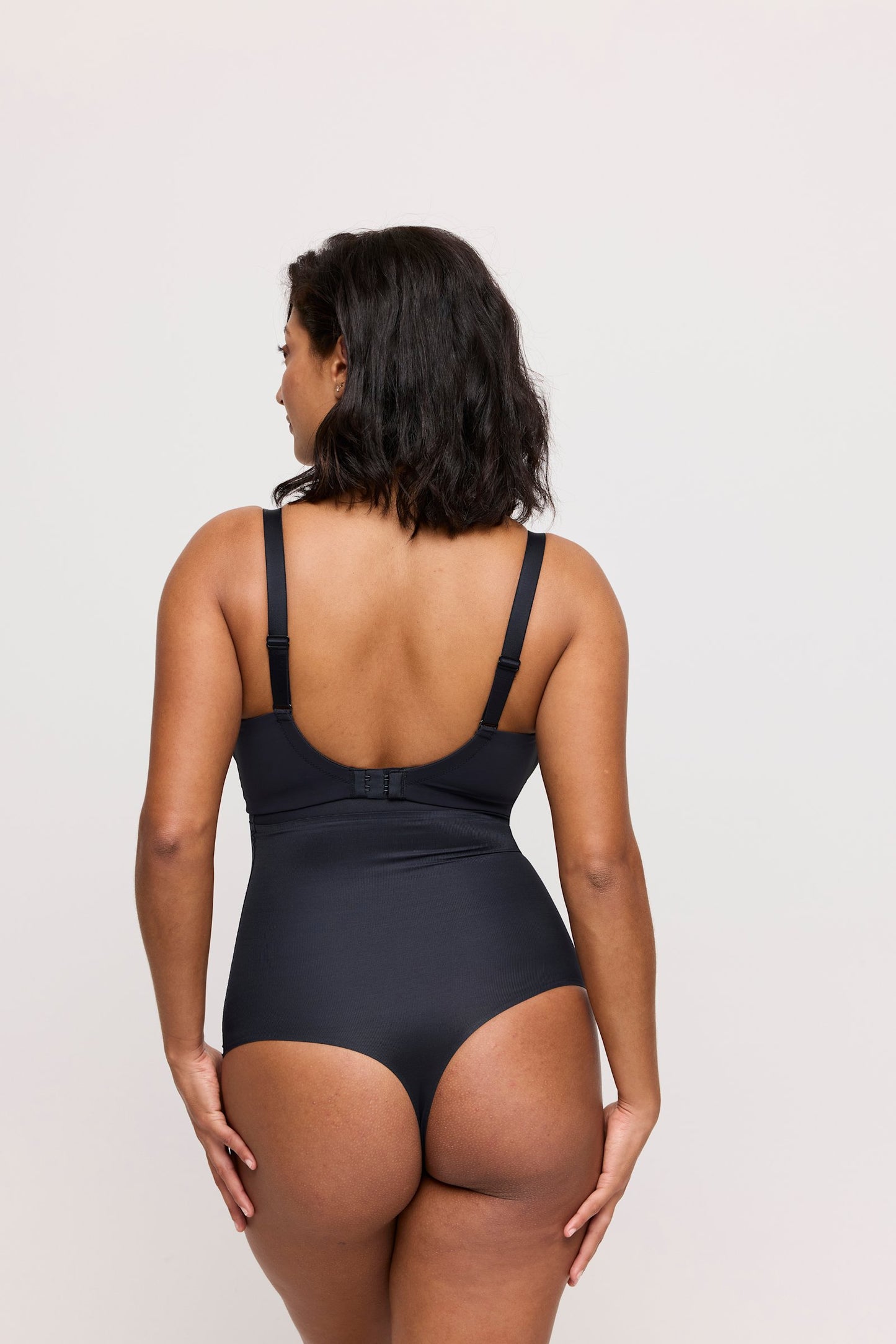 PrimaDonna Figuras Thong on model in Charcoal