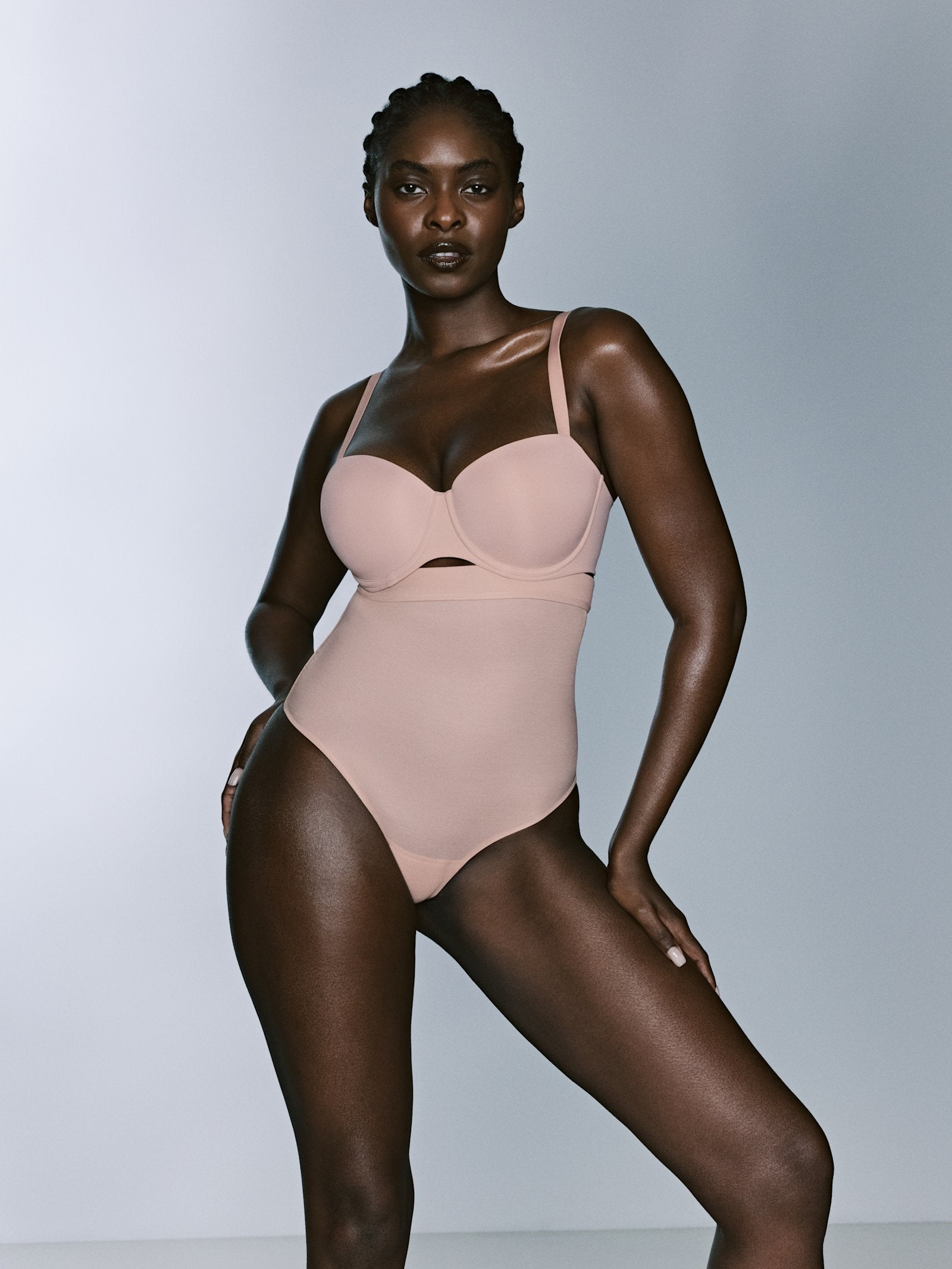 PrimaDonna Figuras Thong styled on model in Powder Rose