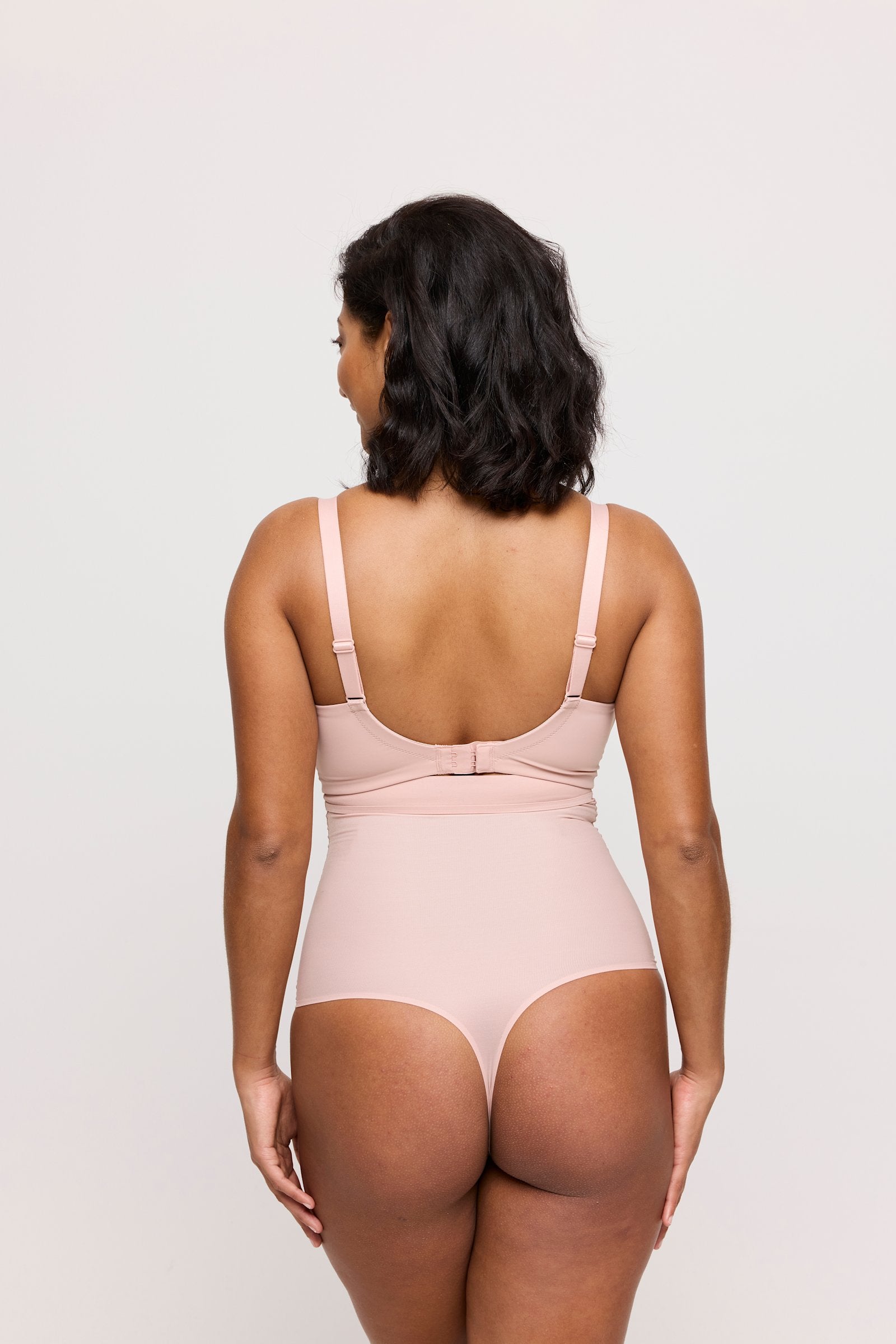 PrimaDonna Figuras Thong on model in Powder Rose
