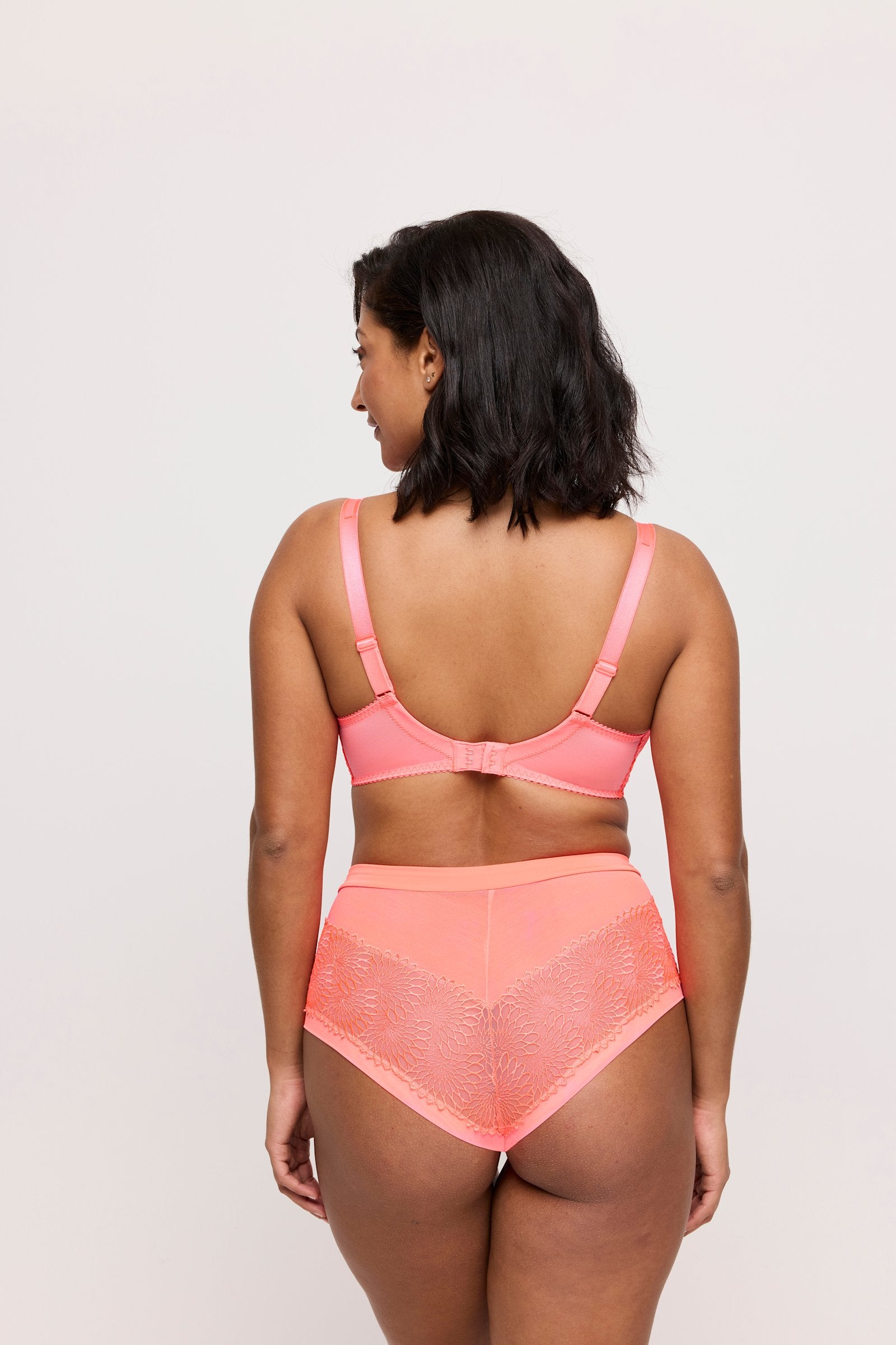 PrimaDonna Sophora Hotpant on model in Spritz