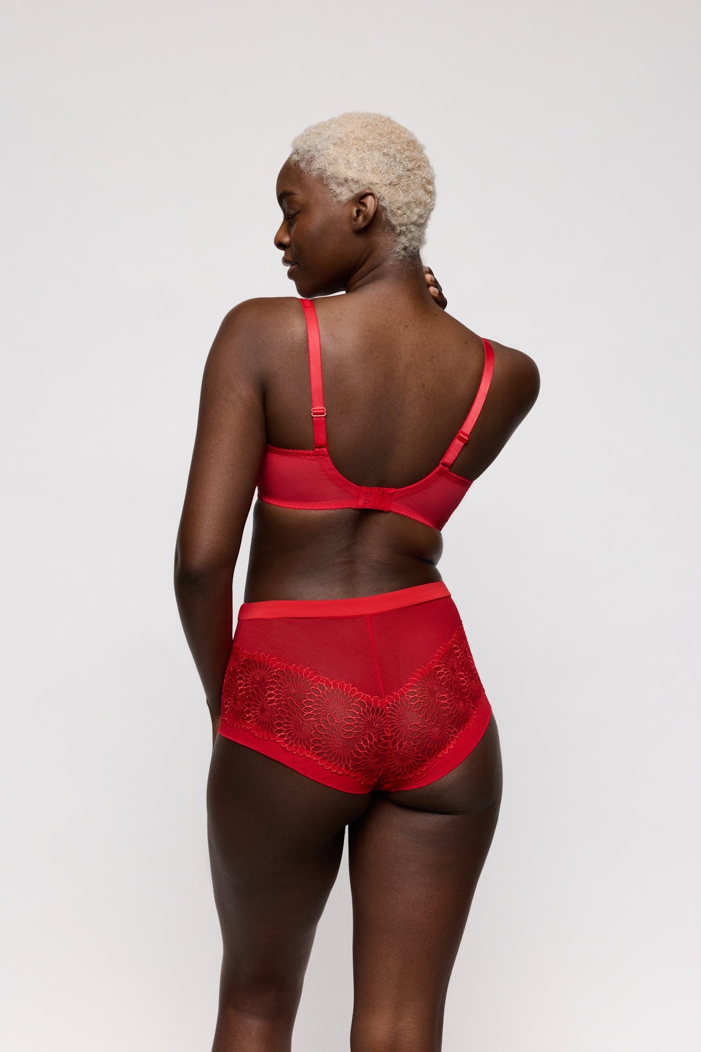 PrimaDonna Sophora Hotpant on model in True Red