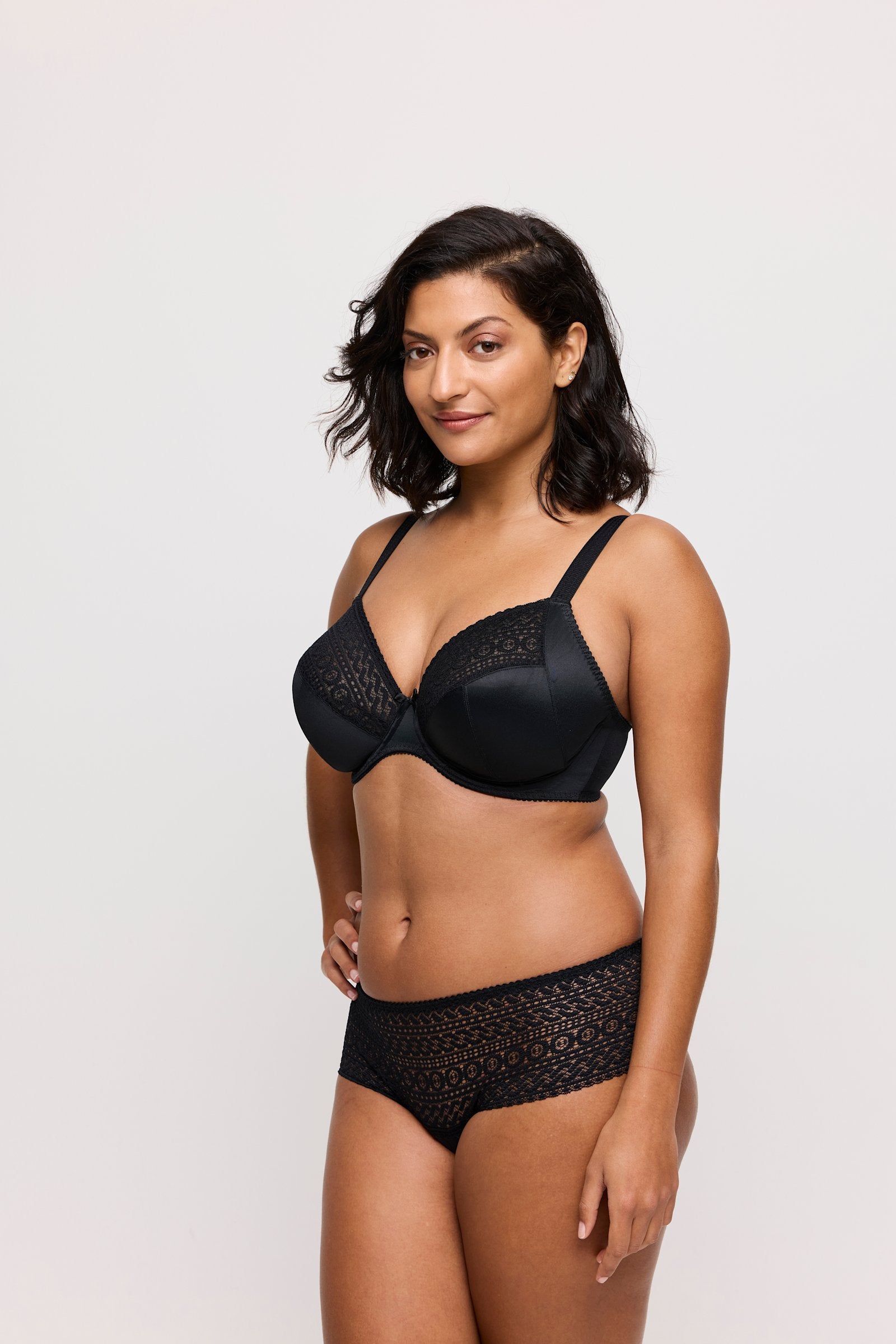PrimaDonna Montara Luxury Thong on model in Black