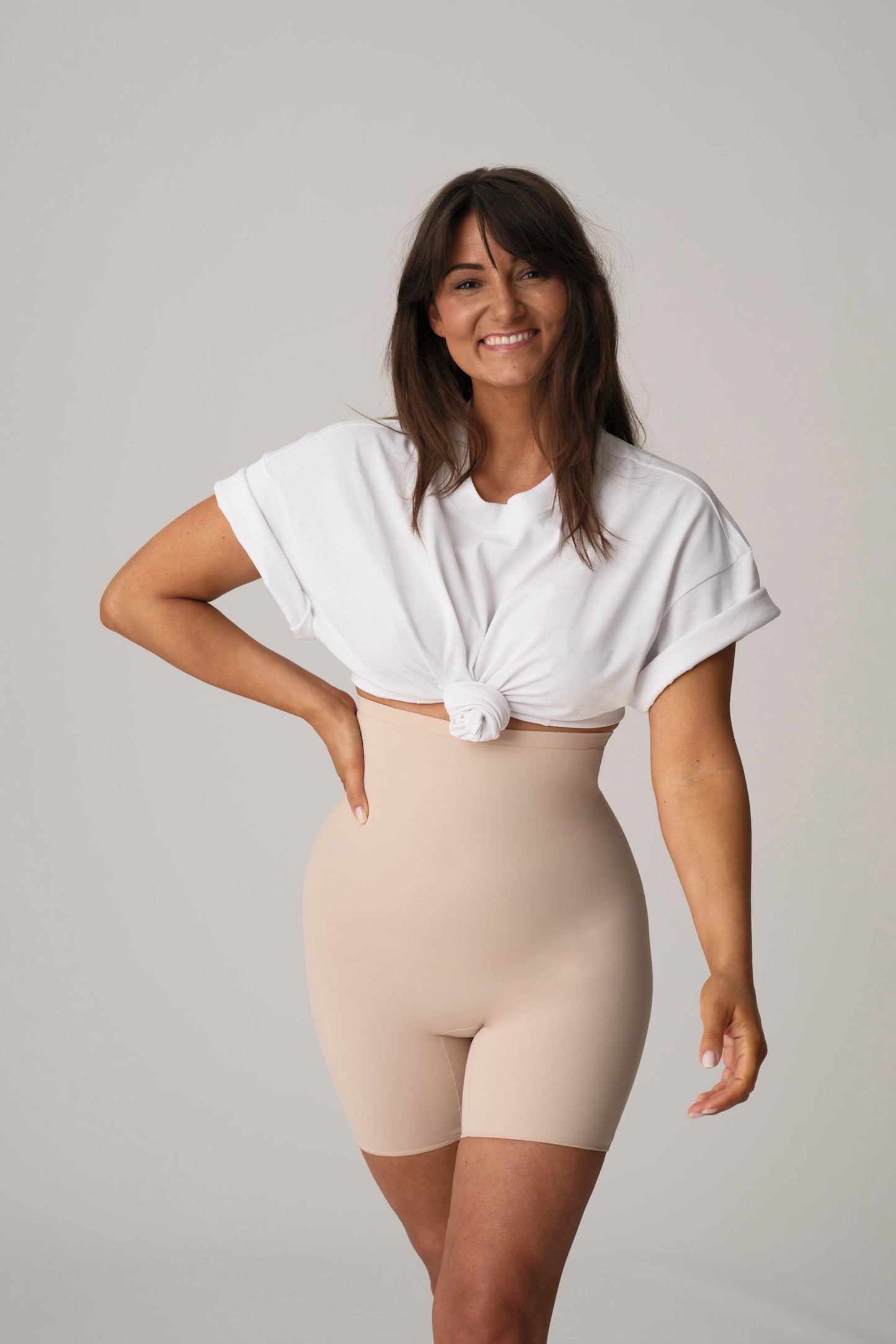 PrimaDonna Perle Shapewear Long-Leg Shaper on model in Caffé Latte