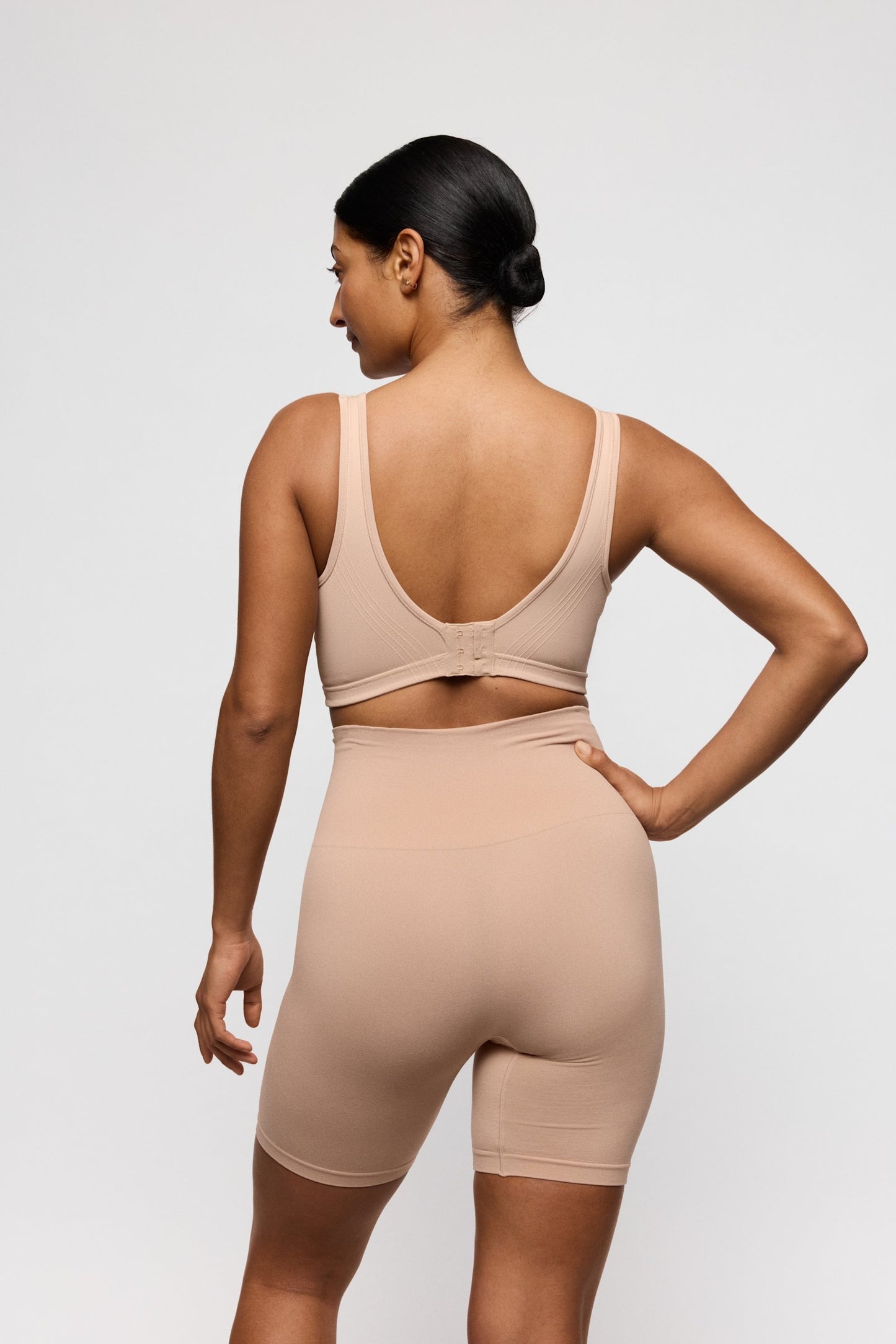 PrimaDonna Nudda Shapewear Long-Leg Shaper on model in Caffé Latte