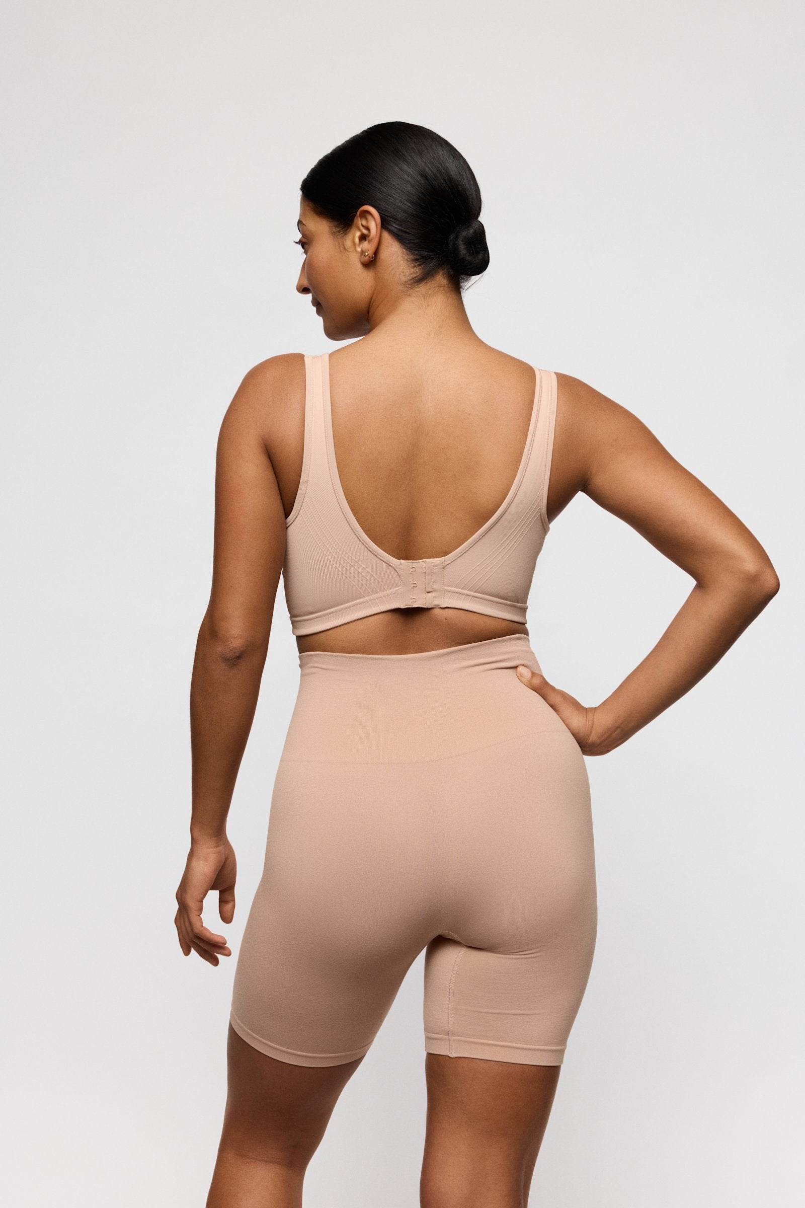 PrimaDonna Nudda Shapewear Long-Leg Shaper on model in Caffé Latte