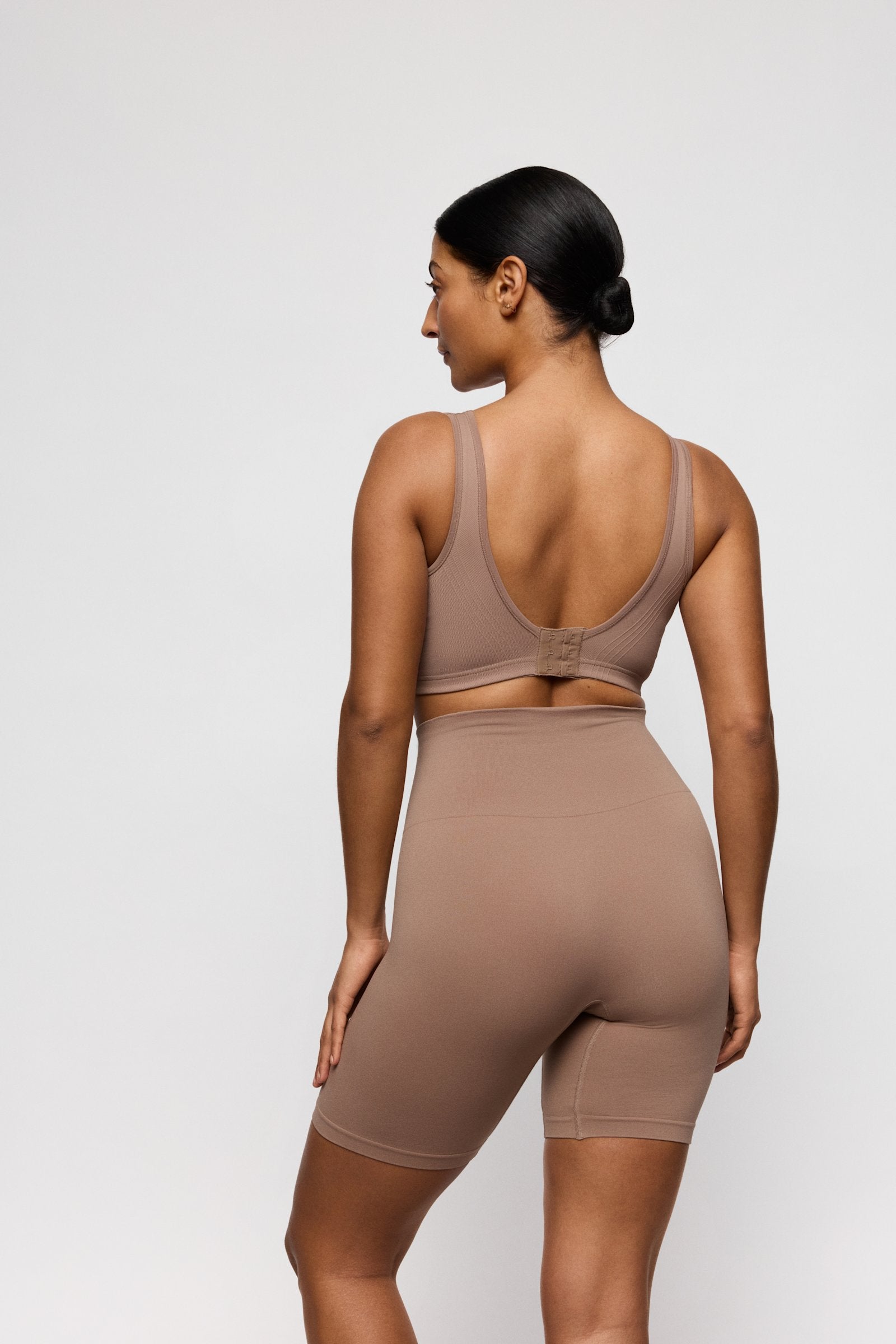 PrimaDonna Nudda Shapewear Long-Leg Shaper on model in Ginger