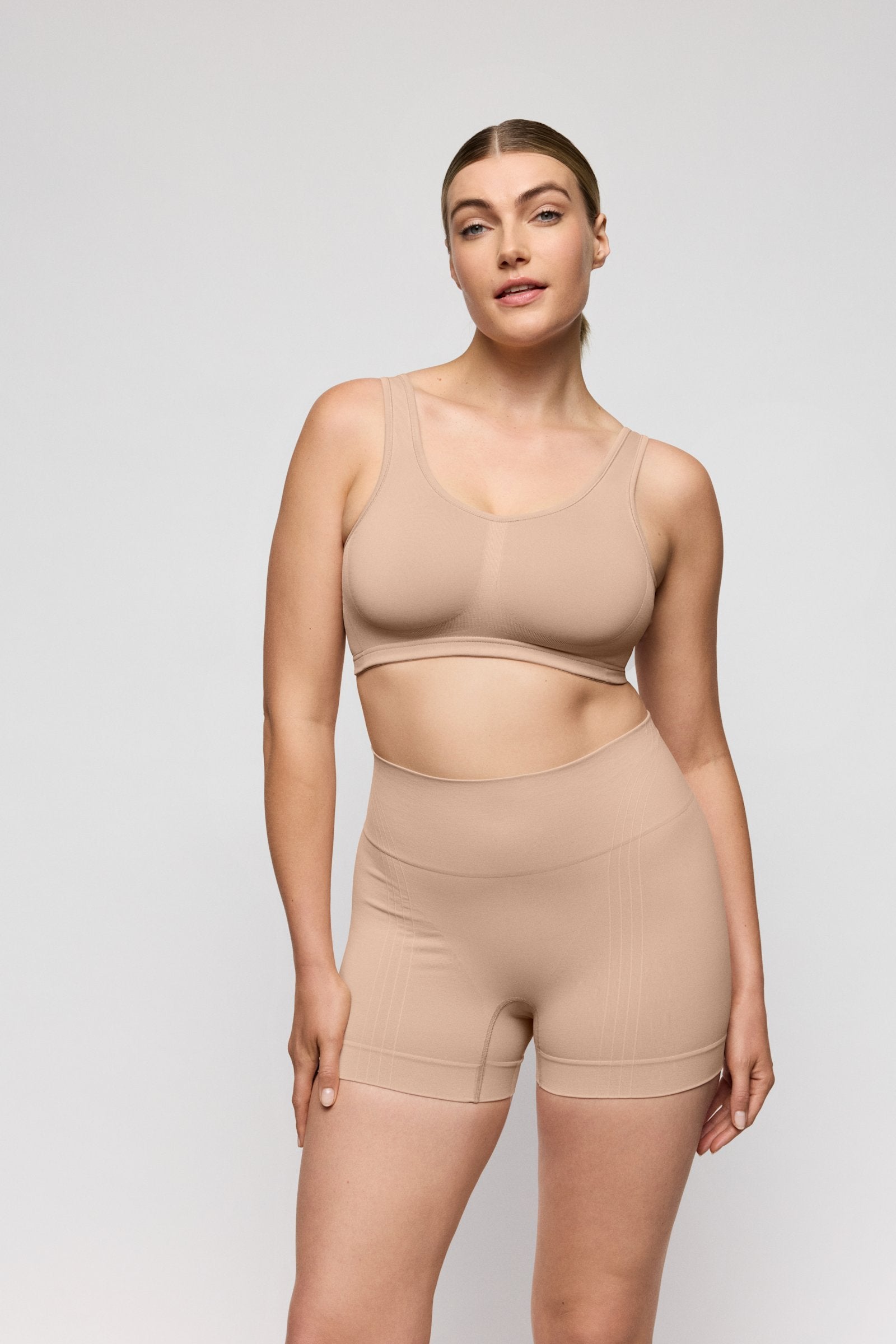 PrimaDonna Nudda Shapewear Long-Leg Shaper on model in Caffé Latte