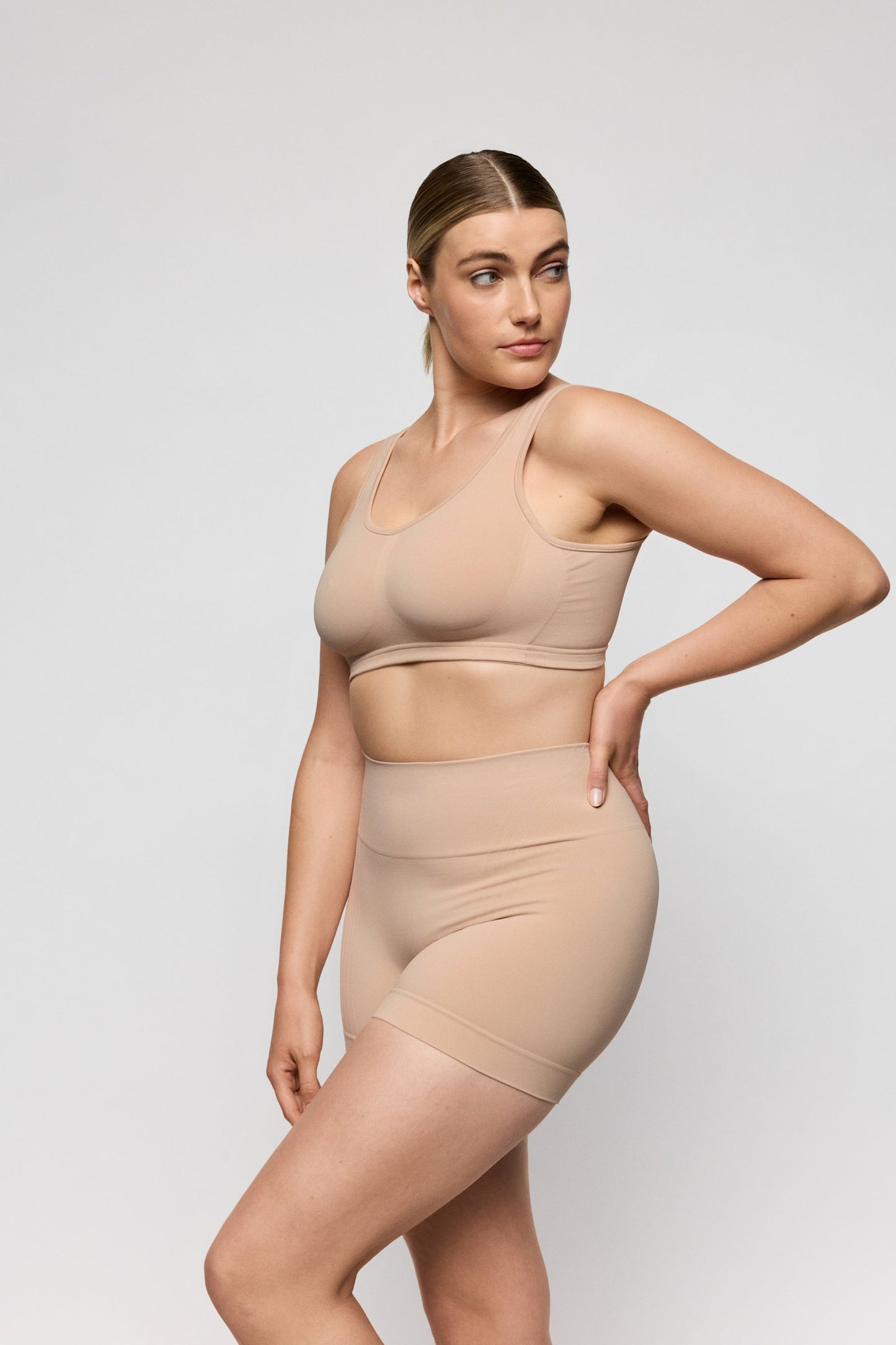 PrimaDonna Nudda Shapewear Long-Leg Shaper on model in Caffé Latte