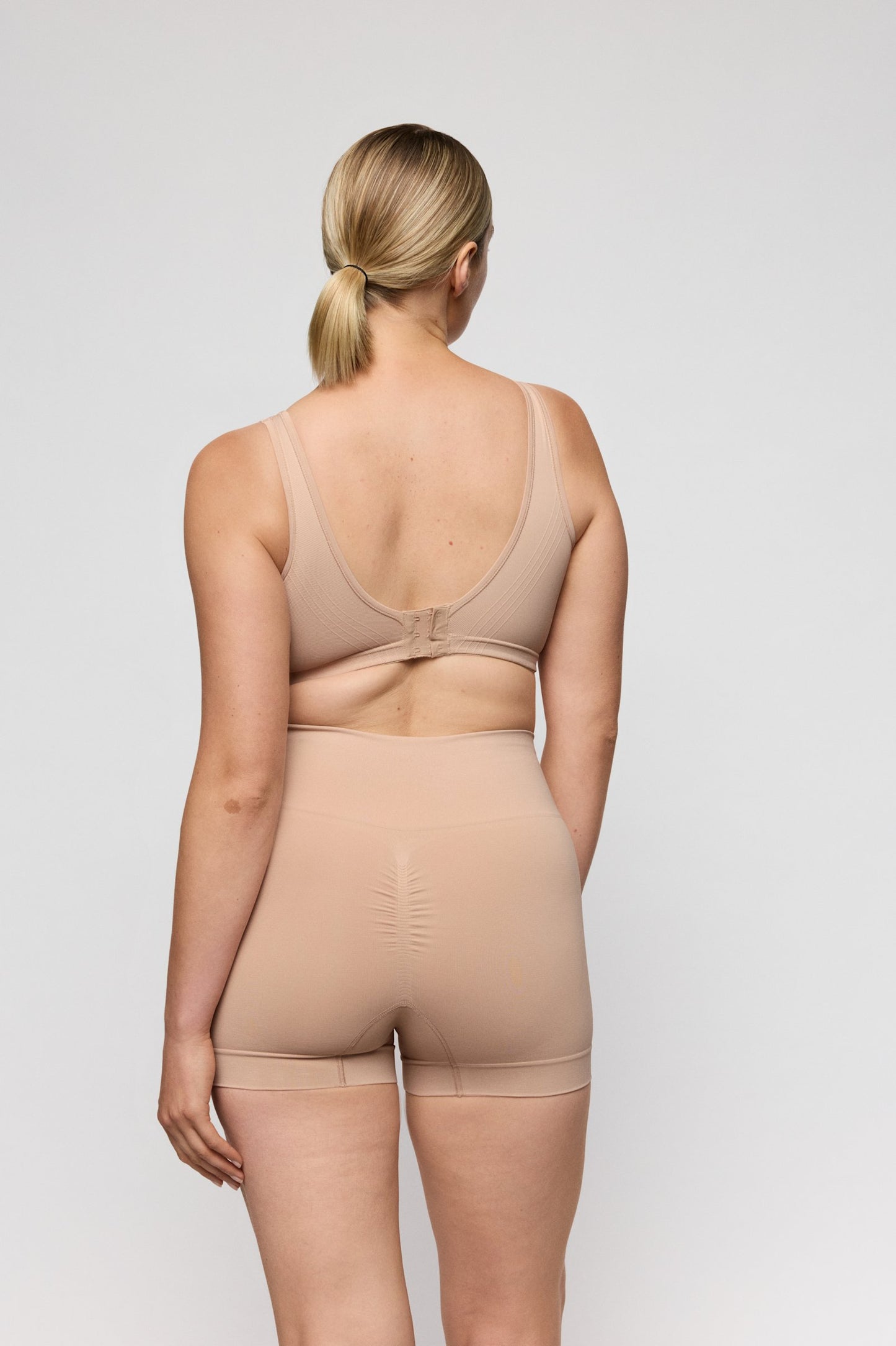 PrimaDonna Nudda Shapewear Long-Leg Shaper on model in Caffé Latte