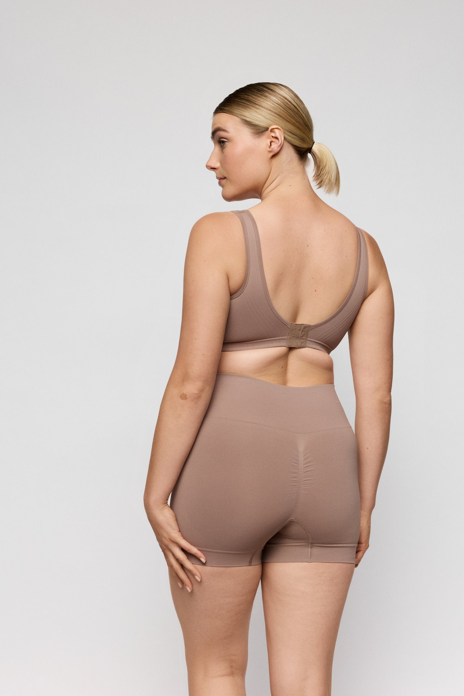 PrimaDonna Nudda Shapewear Long-Leg Shaper on model in Ginger