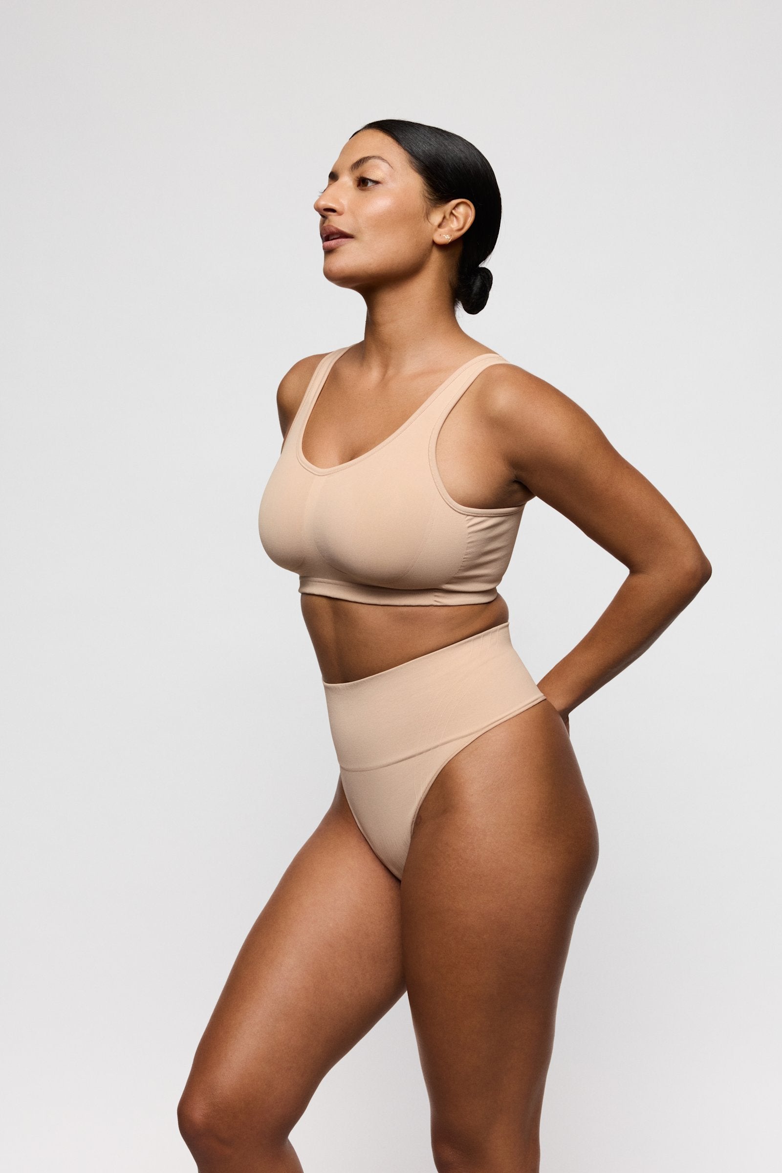 PrimaDonna Nudda Shapewear Thong on model in Caffé Latte