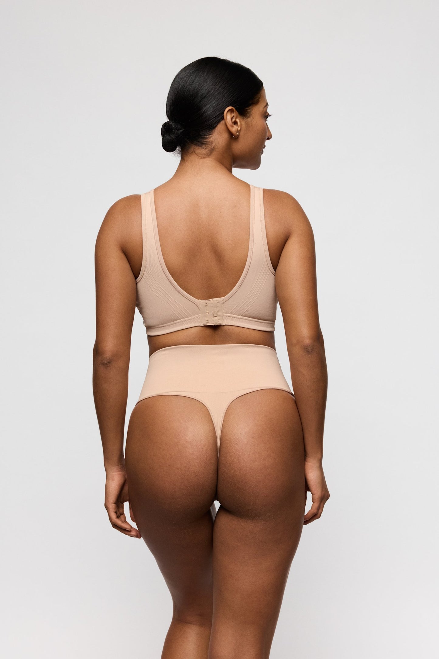 PrimaDonna Nudda Shapewear Thong on model in Caffé Latte