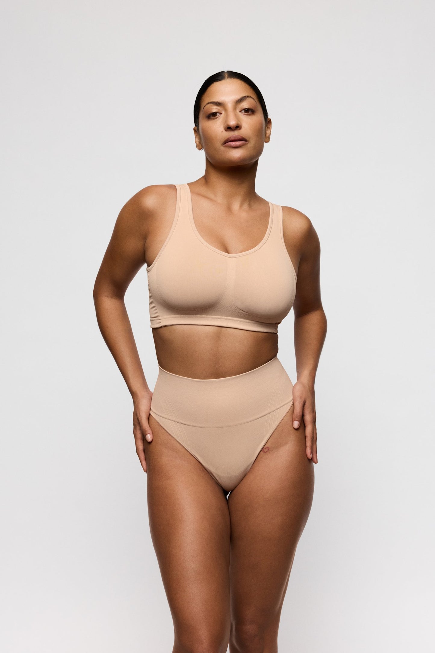 PrimaDonna Nudda Shapewear Thong on model in Caffé Latte