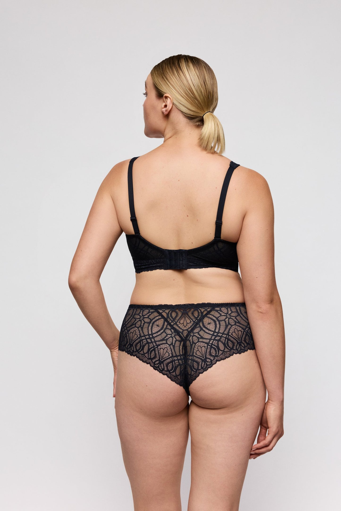 PrimaDonna Salerno Luxury Thong on model in Midnight Blue