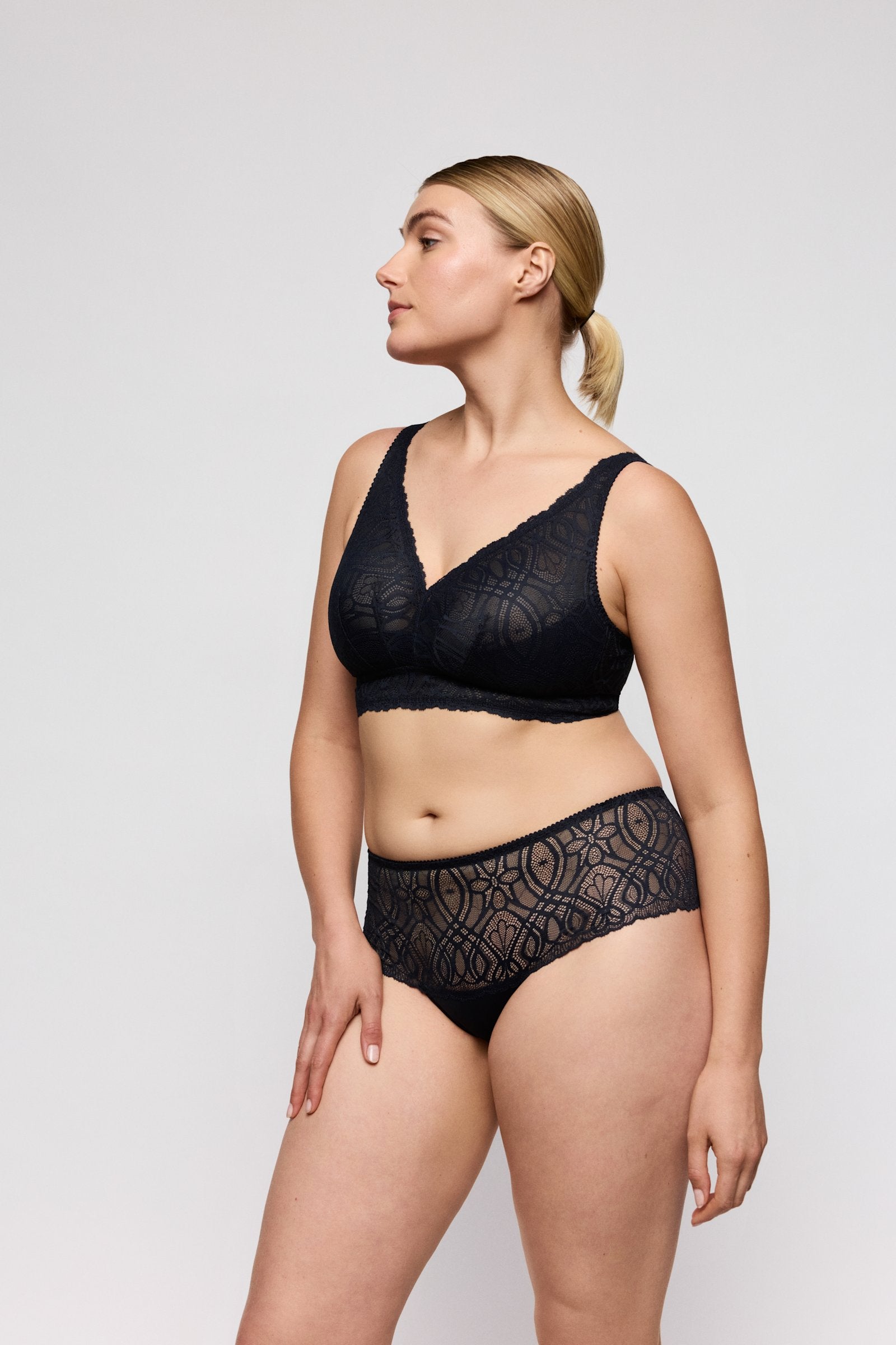 PrimaDonna Salerno Luxury Thong on model in Midnight Blue