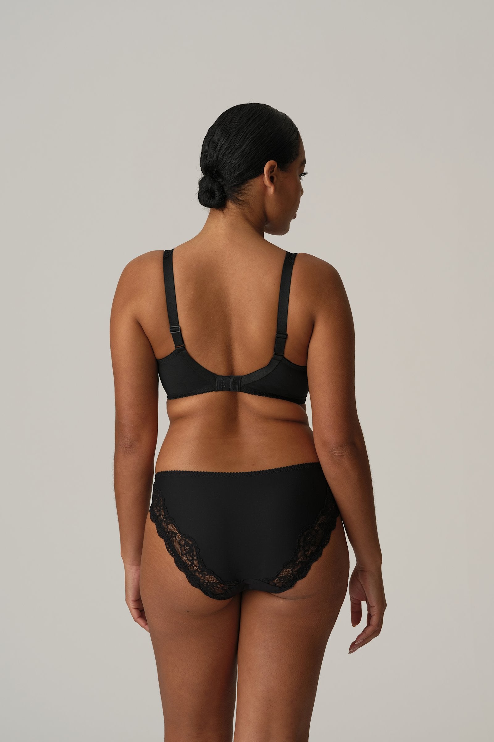 PrimaDonna Madison Rio Brief on model in Black Tailor