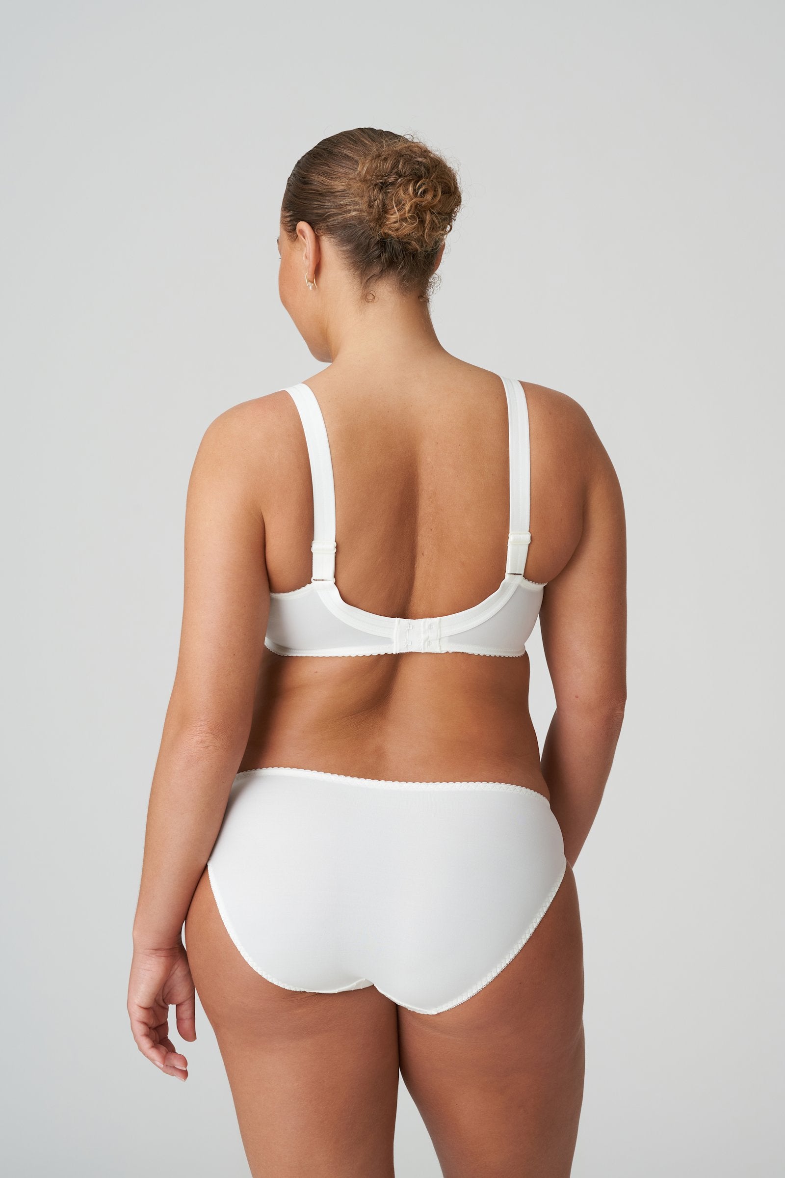 PrimaDonna Deauville Full Cup Bra on model in Natural