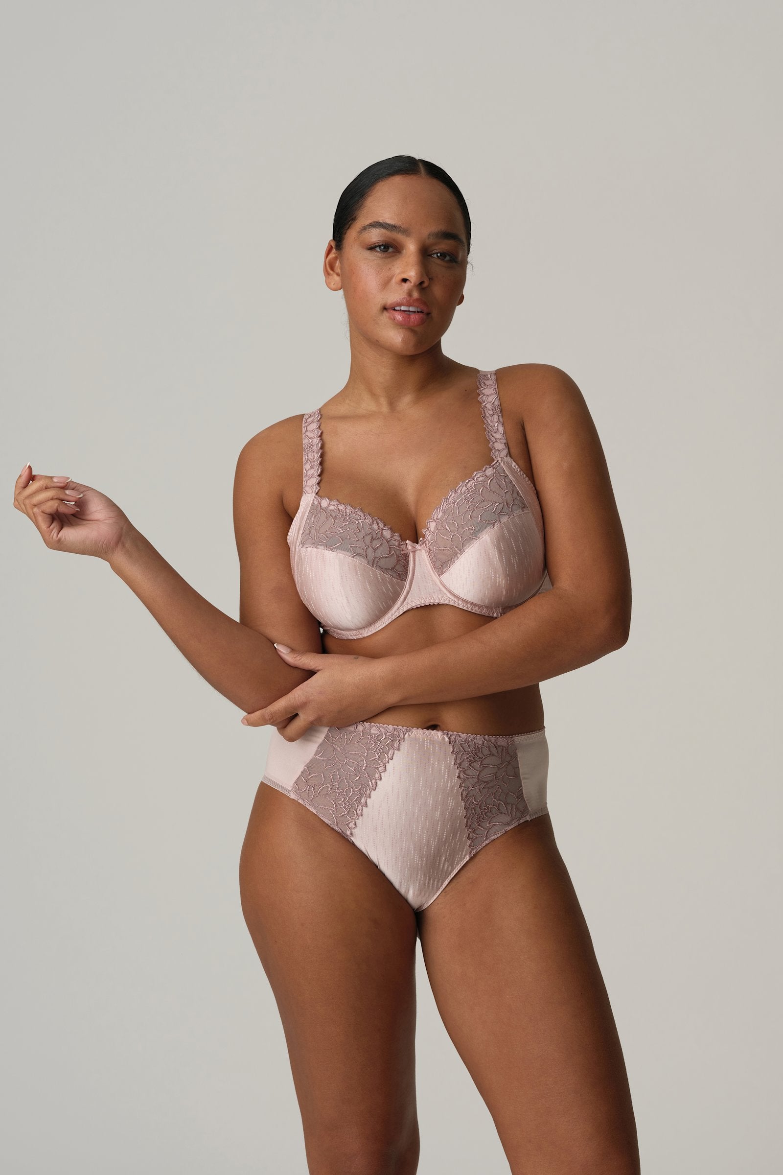 PrimaDonna Monterrey Full Brief on model in Vintage Pink