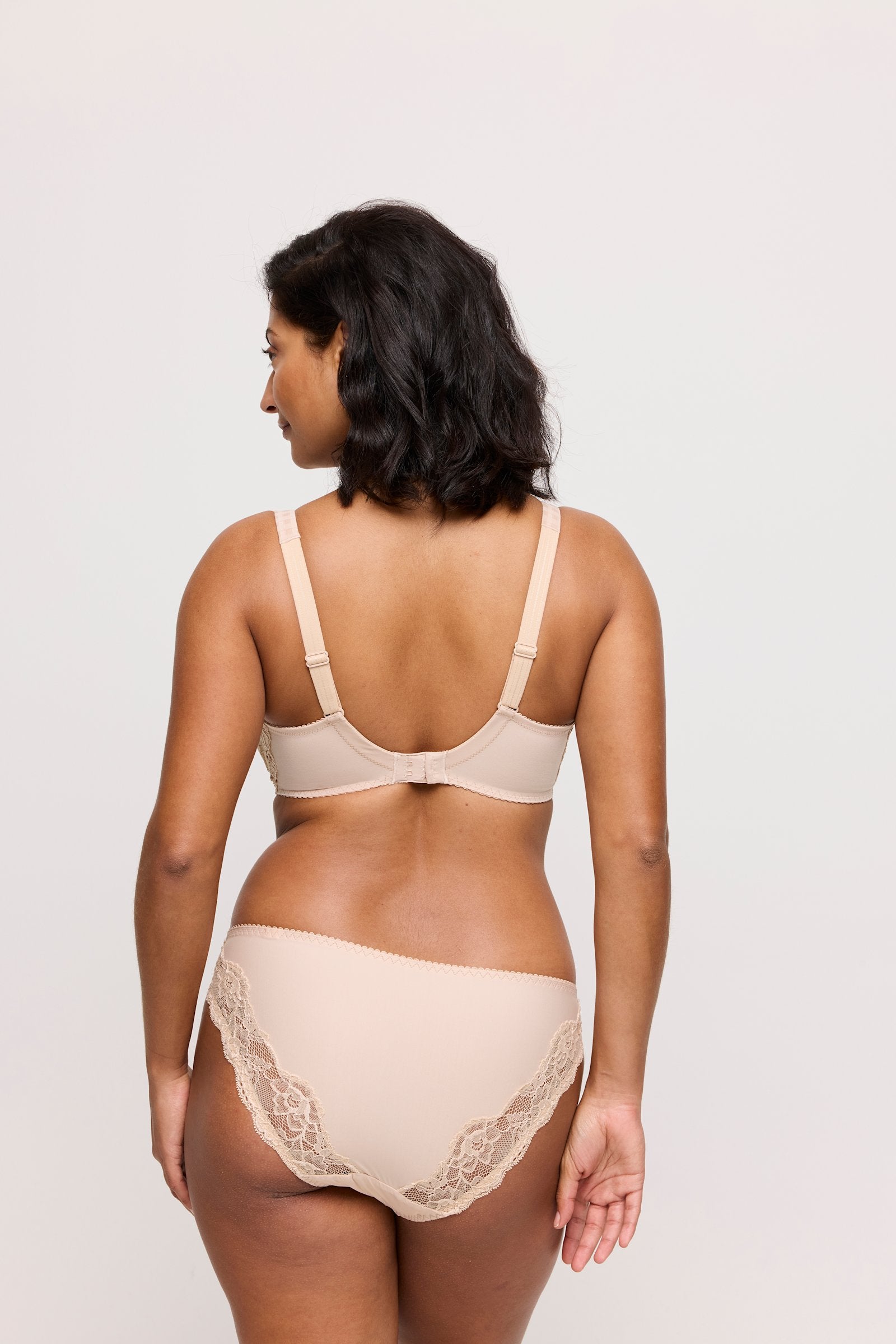 PrimaDonna Madison Rio Brief on model in Caffé Latte