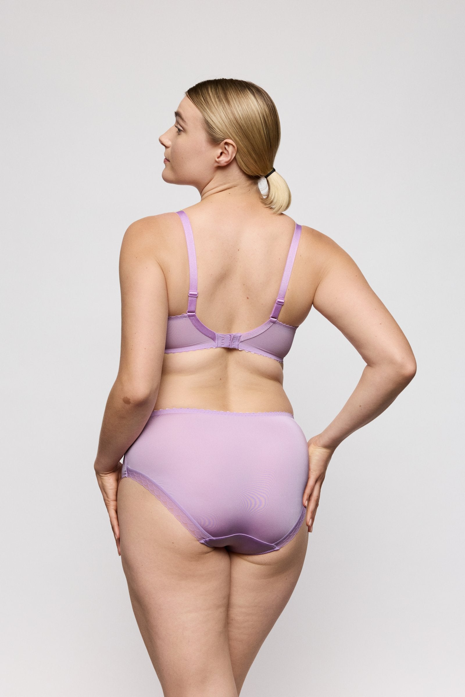 PrimaDonna Ixia Padded Plunge Bra on model in Wisteria