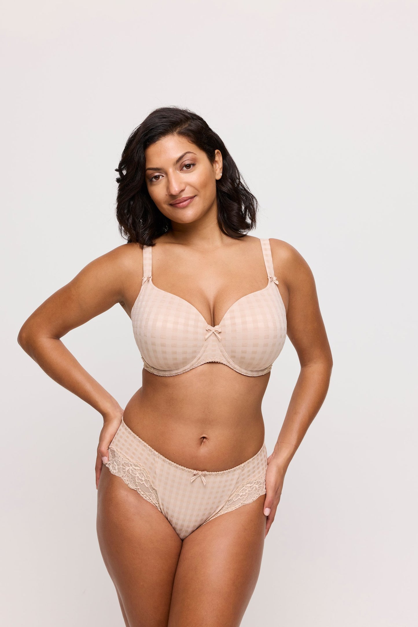 PrimaDonna Madison Hotpant on model in Caffé Latte