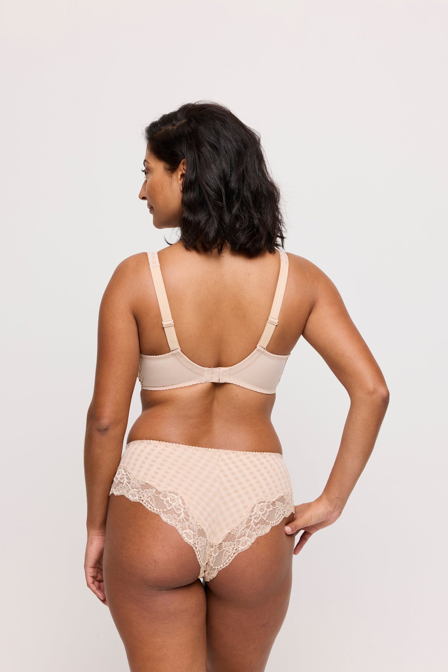 PrimaDonna Madison Plunge Bra on model in Caffé Latte