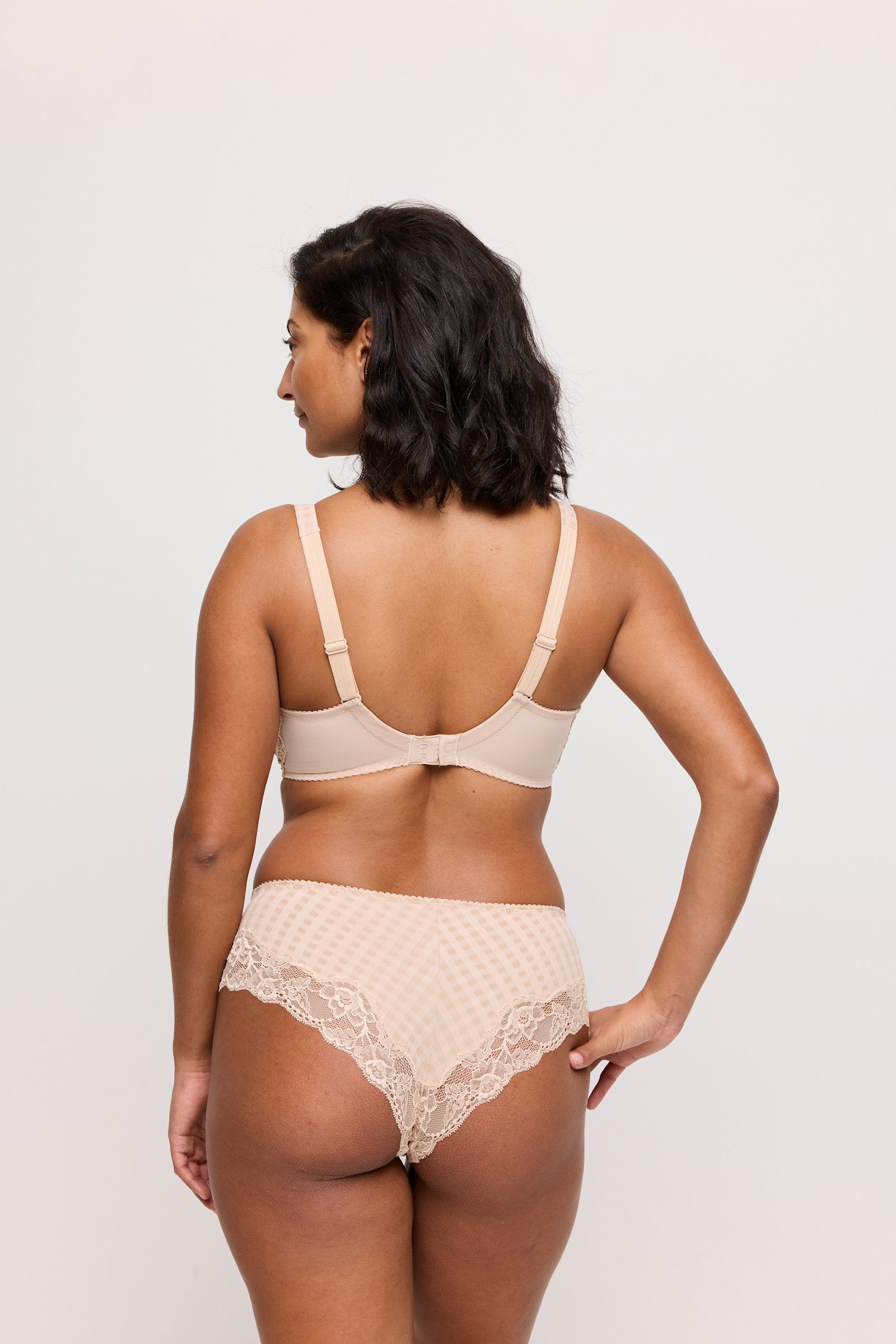PrimaDonna Madison Hotpant on model in Caffé Latte